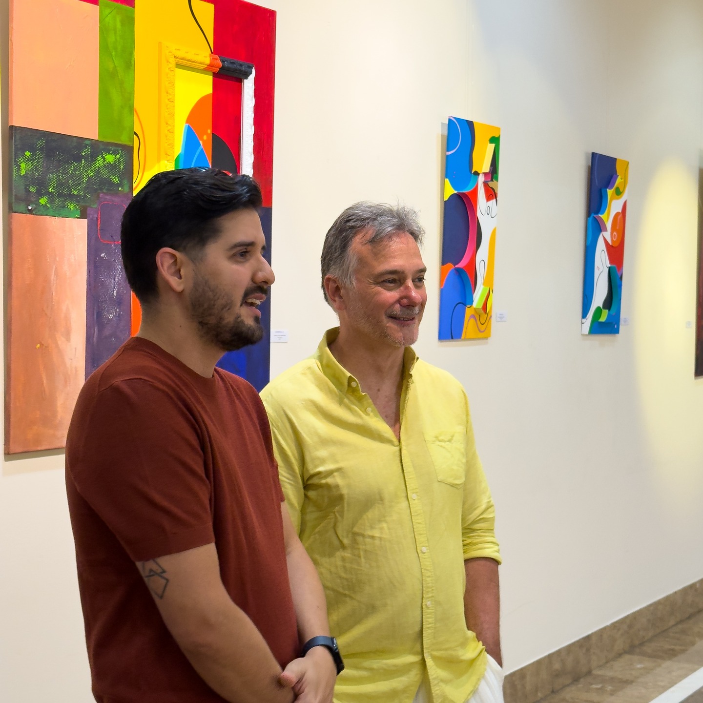 🖼️ 🎨 Instantáneas da inauguración de "Travesía" do artista @juliopereiraart na galería de arte do Hotel Araguaney!
📍 Montero Ríos 25/27
📅 Do 17 de xullo ao 30 de agosto
Agardámoste! 😉