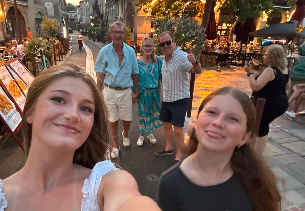 The family enjoying Limoux (15 mins away). Lots of restaurants to choose from (to suit all tastes). On Tuesday evenings they have a market there too. 🍷 🍾