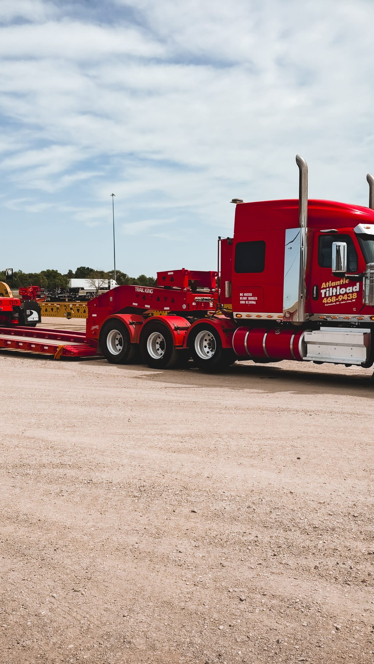 Fresh from @trailkingind in South Dakota!
Our newest addition at Atlantic Tiltload is a 55-ton, 9-axle float, ready to tackle the toughest jobs. Investing in the right equipment so we can continue delivering the service our customers count on.
#TrailKing #Truckers #TransportFloat #CanadaTrucking