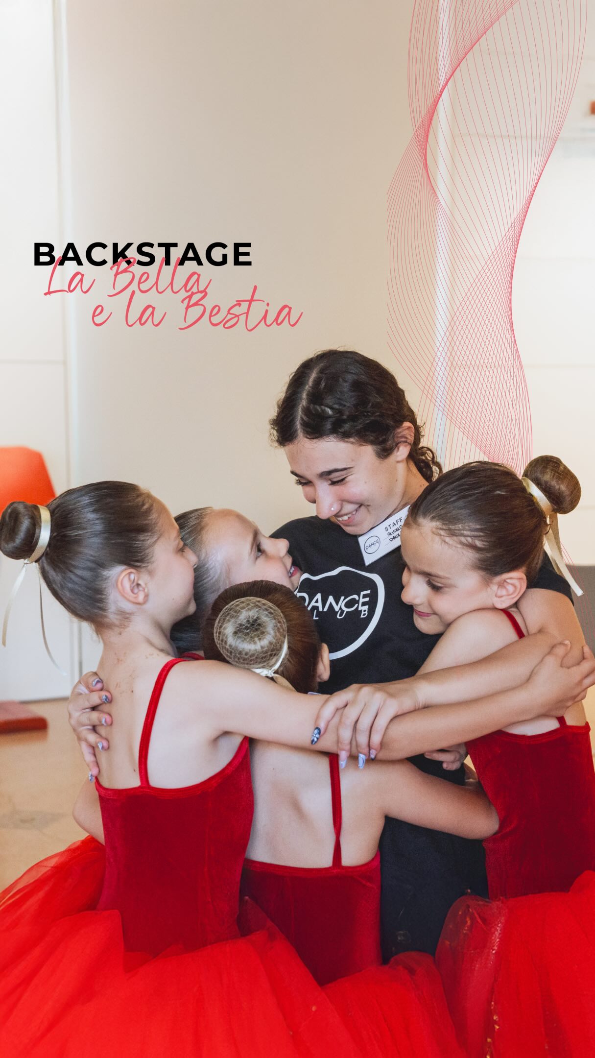 ✨ Backstage de “La Bella e la Bestia” ✨
Dietro il sipario prende vita una magia diversa: quella fatta di preparativi, emozioni e condivisione.
Tra attese, sorrisi e cuori che battono all’unisono, ogni spettacolo inizia molto prima di andare in scena.
Un grazie a tutte le persone che, con il loro lavoro e la loro passione, rendono possibile ogni momento ❤
📹 @walter.paparo