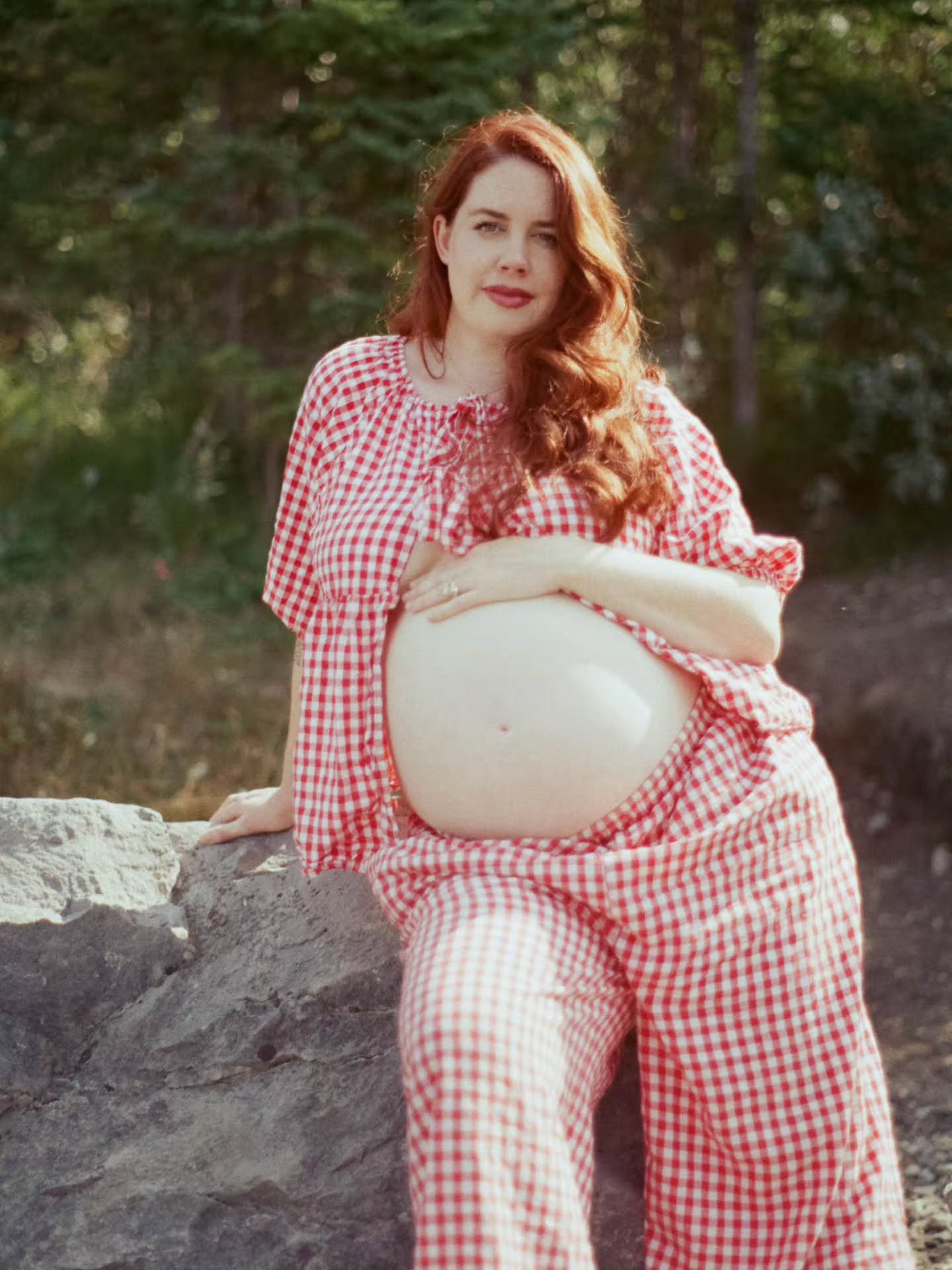 She's a cool mom ♡
.
Maternity photos for Mads last September
.
Shot on film + digital
.
.
.
#canmorephotographer #calgaryphotographer #vancouverphotographer #filmphotographer #film