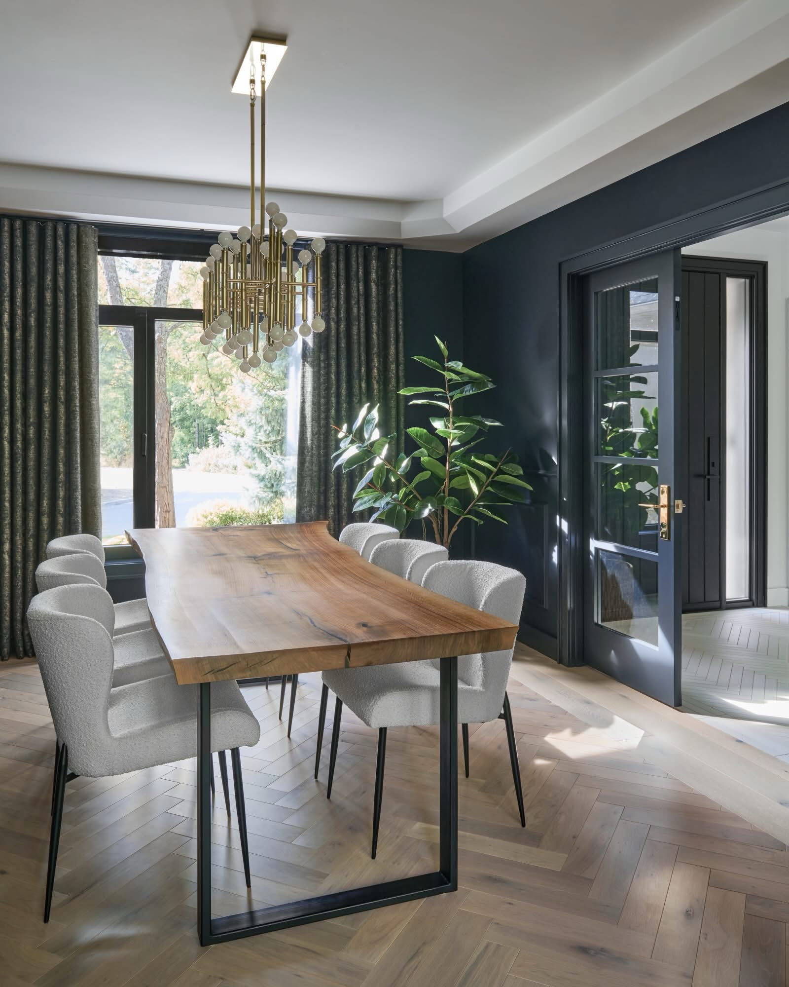 Let’s build yours today. Inquire to discuss your custom project | info@dsbg.ca
🔨Construction Management @dsbg.builder🔨
✨Interior Design @jamieleekhaninteriors✨
📷Photography @stephanibuchmanphoto📷
#DSBG #OntarioLuxuryHomes #CustomHomeBuilder #GreatRoomDesign #ArchitecturalExcellence