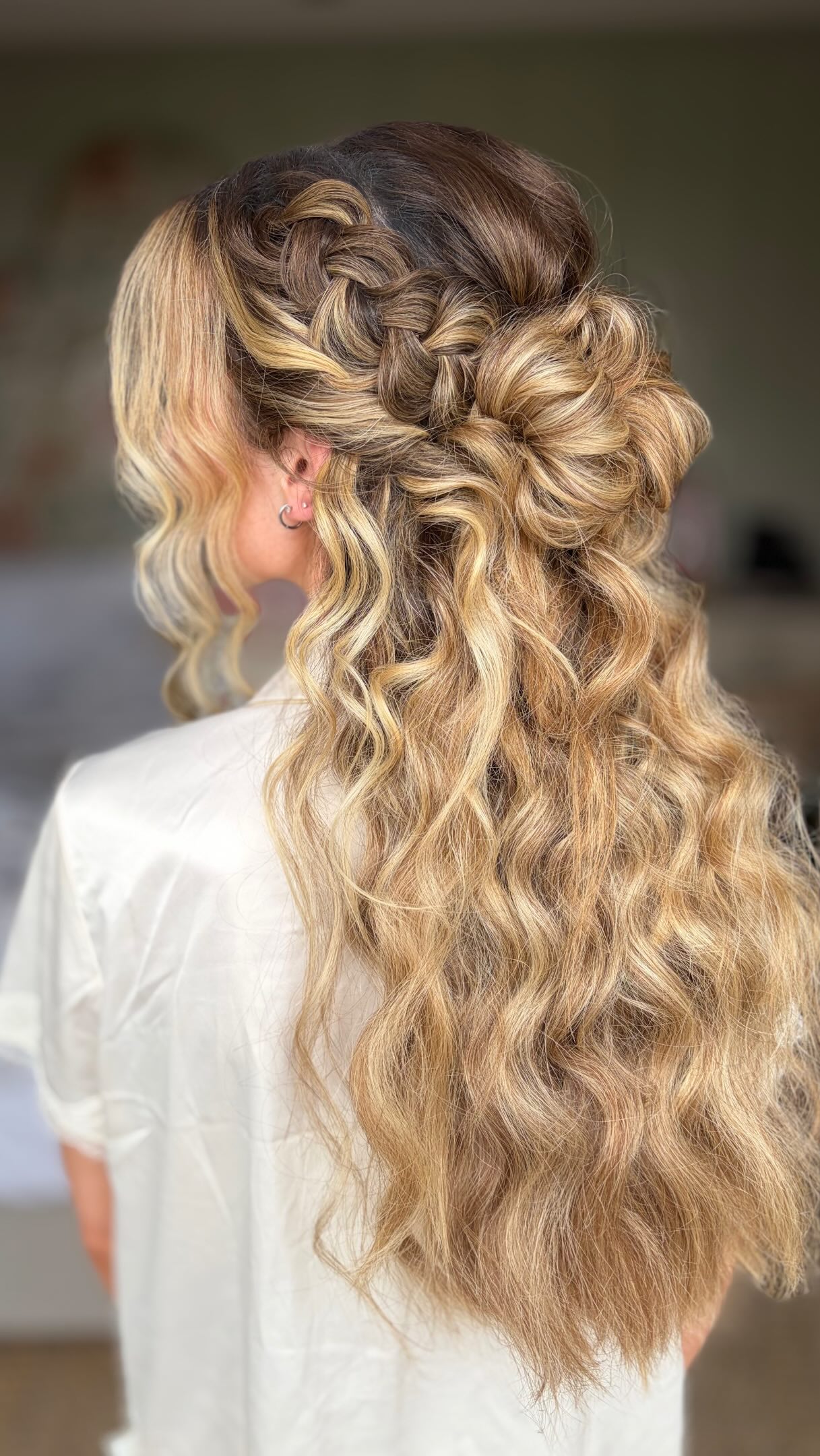When the brief involves braids and lots of texture 😍
The kind of bridal hair I’ll never tire of creating.
Emily chose the prettiest combination of soft waves, chunky braids and a relaxed textured bun for her wedding day. So much beautiful detail, while still feeling soft and effortless. ✨
Loved this gorgeous morning with Emily and her girls so much 🤍
#bohobridalhair #stamfordwedding #rutlandwedding #lincolnshirewedding #2027bride