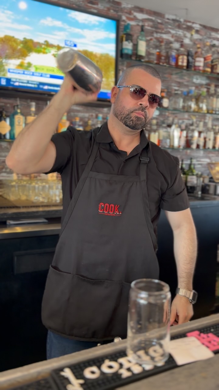 Johnny is our superstar โญ๏ธโจ Catch him serving up the best cocktails you can buy ๐ธ
#cookneedham #needhamma #bostonfoodies #westofboston #metrowest