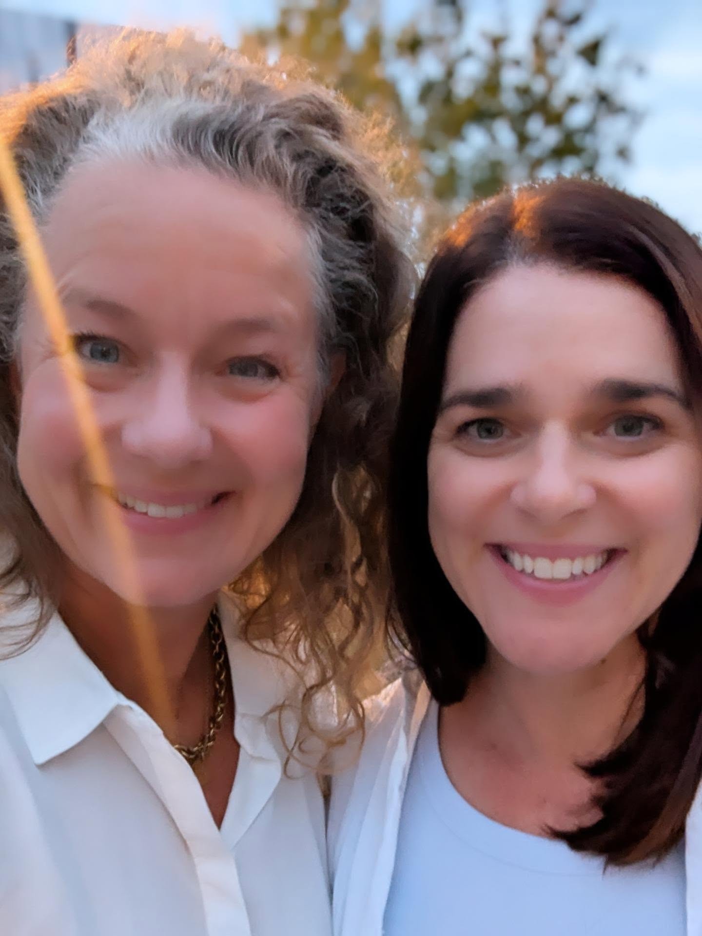 I veckan fick vi storfrämmande i Uppsala 🤩
Melissa Licari är en världsledande forskare inom DCD och en av initiativtagarna till Impact for DCD-studien, som vi också har genomfört i Sverige.
Just nu skriver vi på vår första artikel med data från den svenska undersökningen. Den handlar om hälsorelaterad livskvalitet hos föräldrar till barn med sannolik DCD. Målet är att skicka in artikeln under hösten 🙂
Melissa är verksam vid The Kids Research Institute Australia i Perth. Hon var i Uppsala eftersom hennes dotter deltog på ett innebandyläger. Vad är sannolikheten? 🤷🏼♀️😊