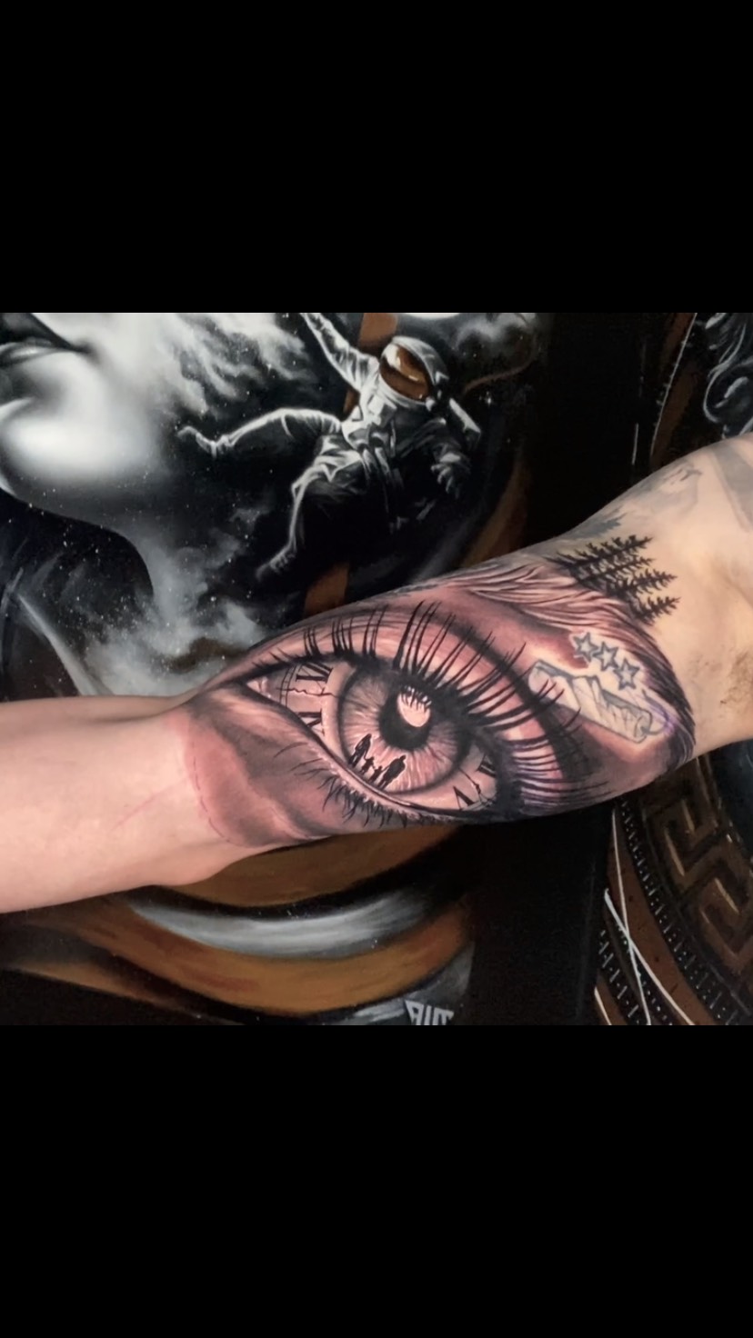 Eye see you fam!
.
.
Good hangs with @spenken1624 !
.
.
@fortunesfavourtattoo
.
.
#familytime #familytattoo #familytattoos #eyetattoo #eyetattoos