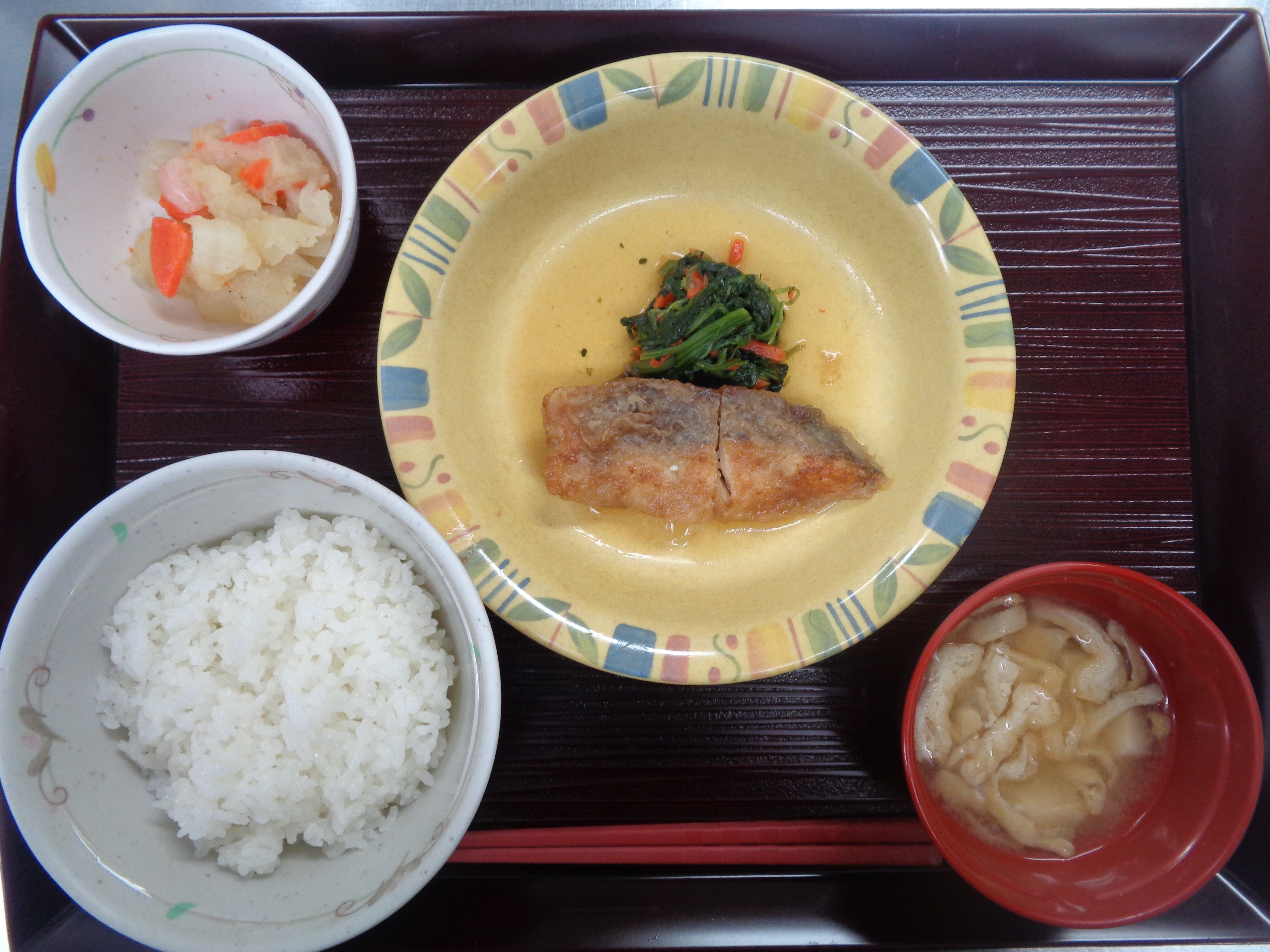 5月9日(土)の介護給食
【夕食】
ご飯
メバルの揚げ煮
じゃが芋のソテー
お味噌汁
※献立内容はお客様ごとで異なる場合があります。
タクサンのチルドパックは、クックチル製法を用いることで、素材本来の食感や色彩を損なうことなく仕上げております。忙しい厨房でも手間をかけず、栄養満点で「手作りの味」を楽しめる商品をお届けいたします。
1ヵ月の献立情報、試食のお問い合わせはプロフィール欄のHPへ🦌
@takusan_nara
#介護給食
#クックチル
#奈良県のクックチル給食はタクサンへ
#奈良県の給食会社
#奈良県の介護給食
#奈良県の福祉給食
#葛城市#大和高田市
#大和郡山市
#三郷町#王寺町
#田原本町
#河合町#三宅町
#橿原市#桜井市
#宇陀市#香芝市
#広陵町#田原本町
#斑鳩町#上牧町
#御所市#五條市
#柏原市#富田林市
#羽曳野市#藤井寺市
#松原市#堺市
#株式会社タクサン
