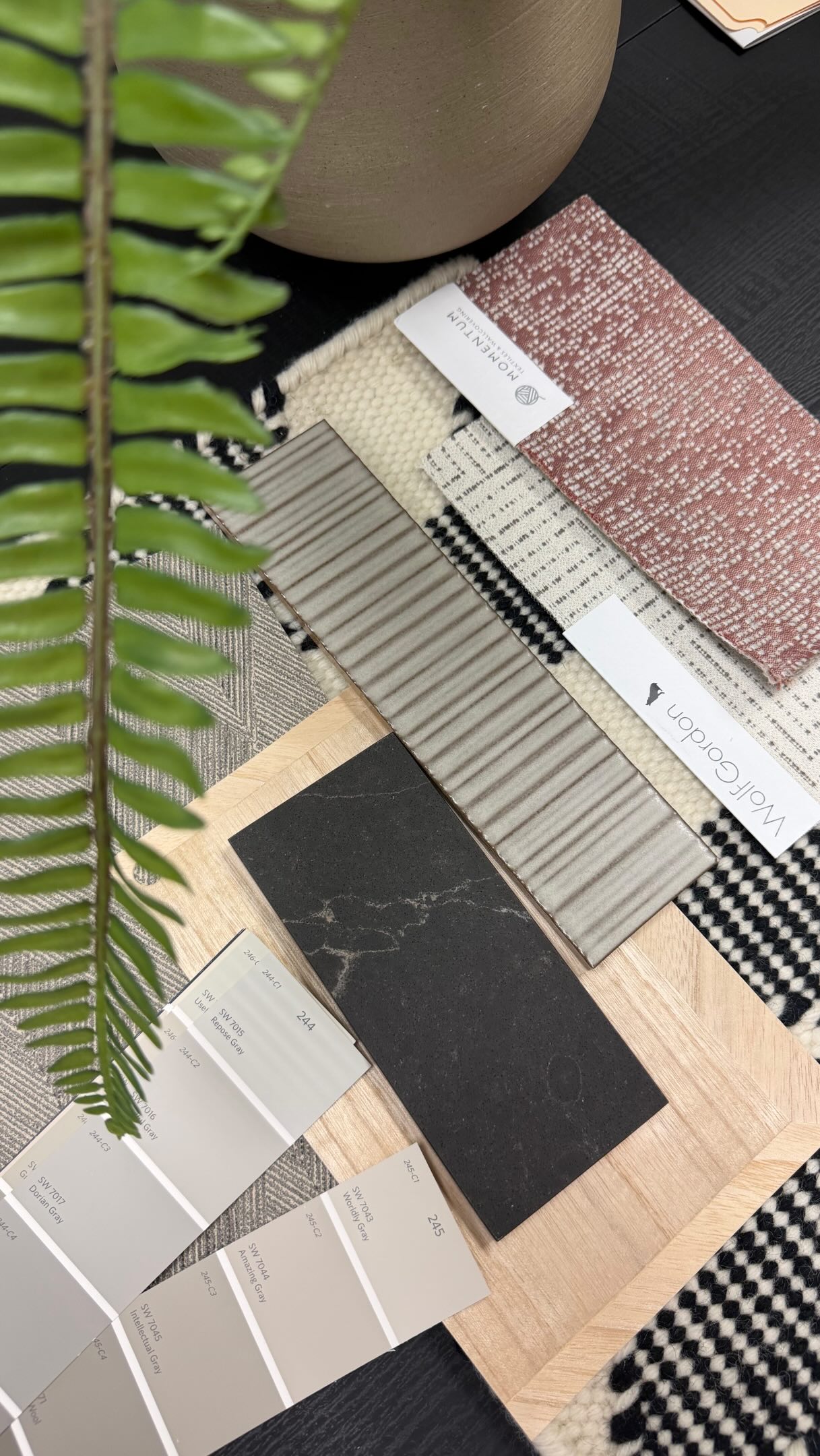 White might be the safe choice, but that doesn’t mean it’s the right choice 😉
Notice how the black makes the accents of everything else pop? Those are little mistakes we can keep you from making.
#interiordesign #architecture #siouxfalls