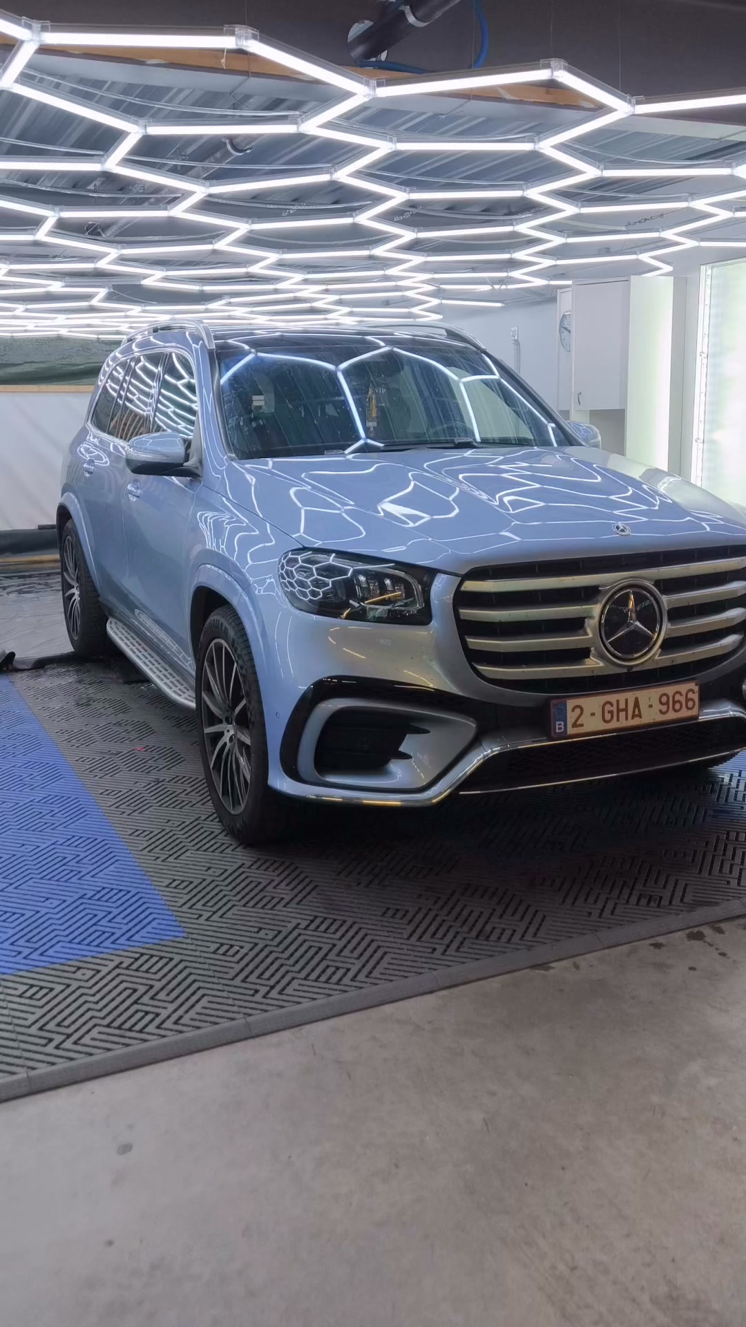 ✨ Mercedes GLS – Nettoyage Prestigieux au Cristal ✨
Intérieur & extérieur soigneusement nettoyés pour redonner à ce SUV d’exception tout son confort et son élégance. 💎
⏱️ 2h de soin premium
💰 CHF 135.–
📍 EasycleanVS – Cristal, Martigny
Parce que chaque détail fait la différence. 🚘
#EasycleanVS #MercedesGLS #Prestigieux #Detailing #NettoyageAuto #CristalMartigny #LuxurySUV #CarCare #Valais