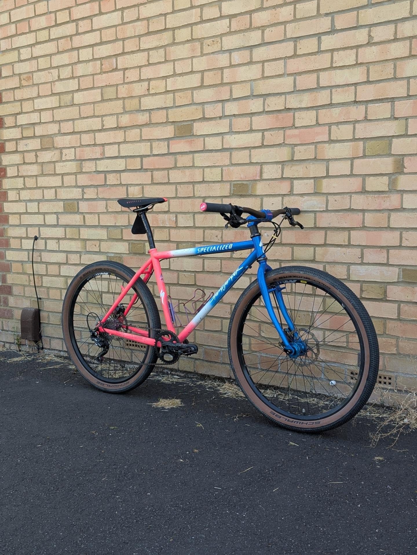 Our good mate @semeluca dropped by a few weeks back for a surprise visit - Lovely to see him as always ☺️ thanks for dropping in dude.
This is one of his rigs..... Disc tab upgrade.....
#mtb #mtblife #retromountainbike #retromountainbikes #retromtb