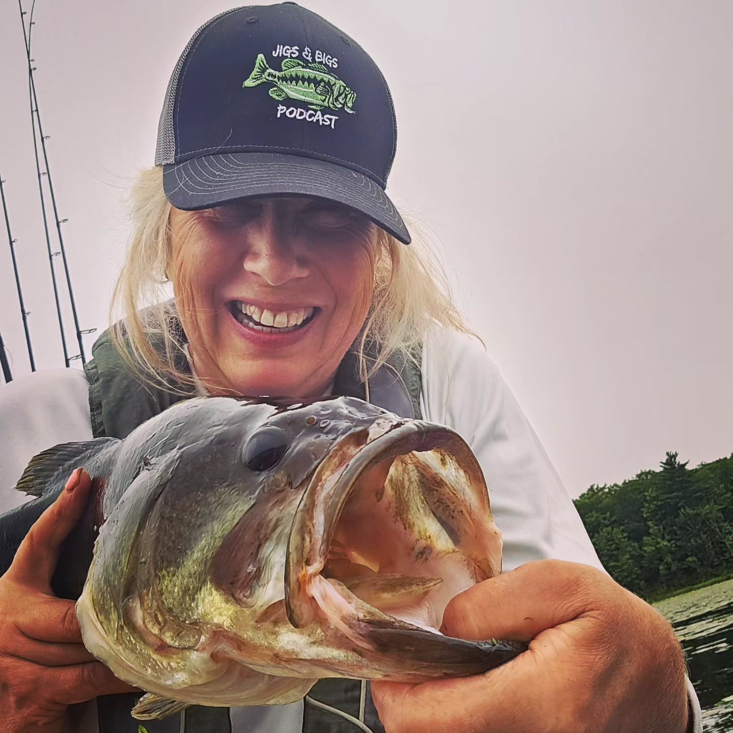This beauty helped me place 3rd in Slay Nation @ladyslayersonlineseries event last weekend, and while it was out of the slot size for the @jigsandbigs July no limit slot series, held Saturday, I did place 2nd in that event with 146.50"!
#bassfishing #FishNH #fishingobsession #kayakfishing #womenwhofish