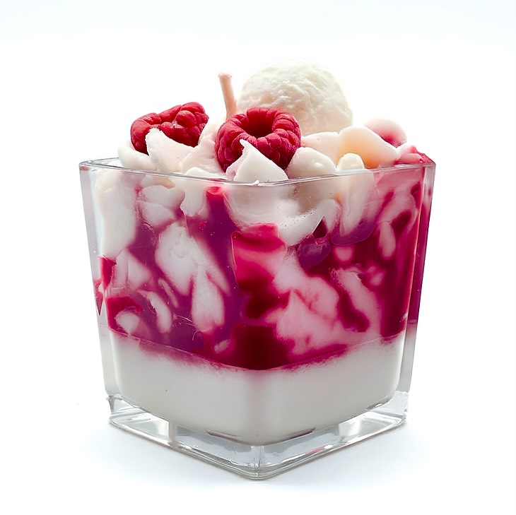Duftkerze „Himbeere und Kokos“ ❤️12€❤️
In Begleitung des Duftes von fruchtigen Himbeeren präsentiert sich die Duftkerze „Himbeere & Kokos“ in einem hübschen Würfelglas.
Unsere Duftkerzen bestehen zu 100% aus Sojawachs und werden in unserer eigenen Manufaktur mit Liebe und Leidenschaft handgefertigt.
Die perfekte Wahl für dein Kerzenerlebnis!
* Sojawachs ist ein rein pflanzliches Wachs:
* auf der Basis von Sojaöl, das aus der Sojabohne gewonnen wird
* 100% biologisch abbaubar und vegan
* langlebiges Sojawachs → lange Brenndauer und ein beständiges Herunterbrennen für ein ultimatives Kerzenerlebnis
* weiches Sojawachs mit niedriger Schmelztemperatur → bietet den Vorteil von einer nicht zu heißen Flamme; etwaige Behälter oder Untersetzer zerspringen nicht
* kein Rußen/keine Belastung der Raumluft wie bei vergleichbaren Duftkerzen aus handelsüblichem Paraffin
* vielfältige Duftstoffe werden von uns für ein authentisches Dufterlebnis verwendet und vom Sojawachs besonders gut aufgenommen und eingeschlossen → für langanhaltende Kerzenfreude, auch ohne die Kerze anzuzünden
www.annaandjulie.com#candles #candle #candlemaking