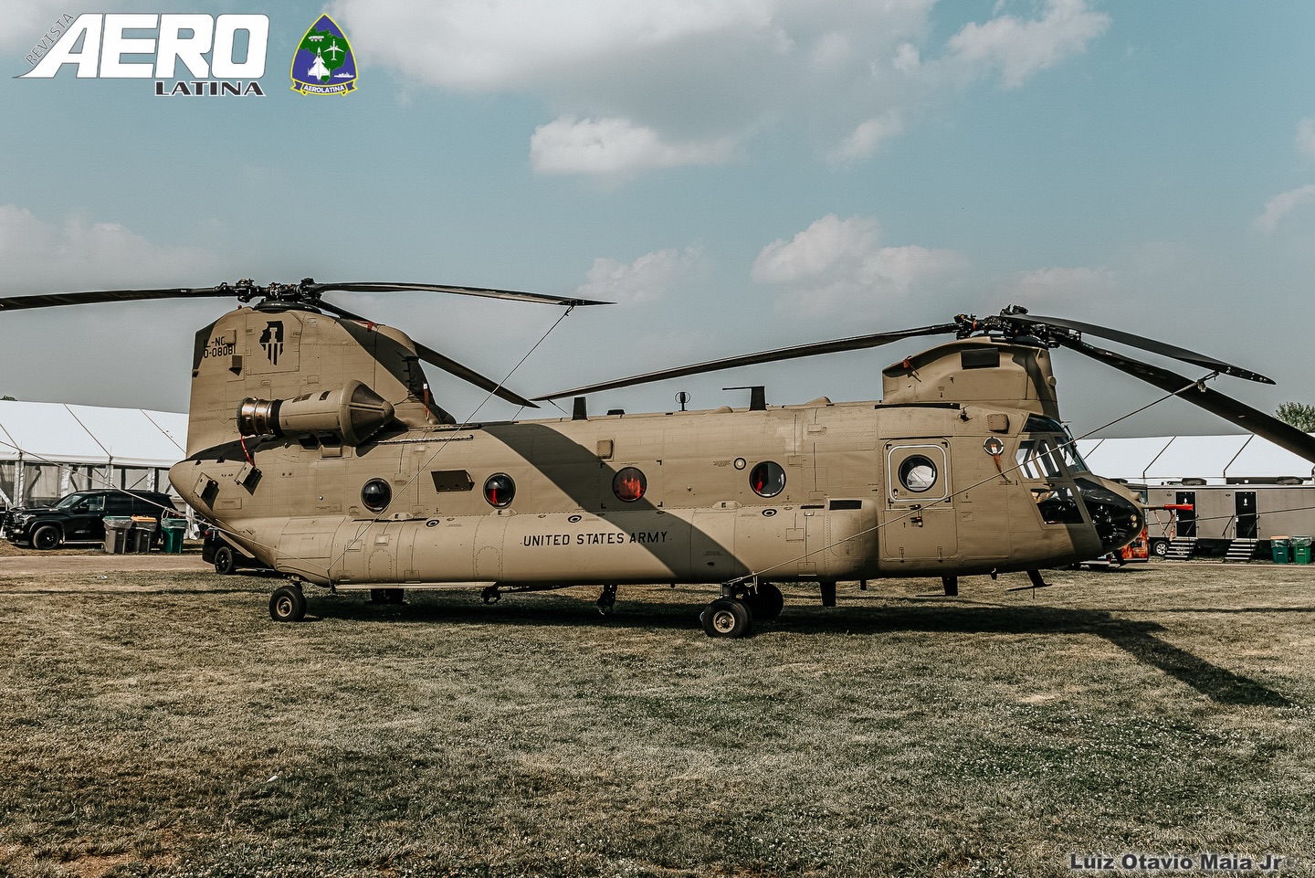 Oshkosh é sensacional, diversas aeronaves marcam presença durante essa semana de evento.
A aviação militar marca presença em peso, confira algumas imagens de aeronaves das forças armadas norte-americanas que estão abrilhantando esta edição do EAA AirVenture Oshkosh 2026!
1. Boeing CH-47 Chinook (U.S. Army)
2. Eurocopter MH-65 Dolphin (U.S. Coast Guard)
3. Boeing AH-64 Apache (U.S. Army)
4. Lockheed LC-130 Hércules (U.S. Air Force)
5. Lockheed C-5M Super Galaxy (U.S. Air Force)
📸. @luizotaviojr18_planespotter
#airventure #aviation #aviationphotography #avgeek #military
