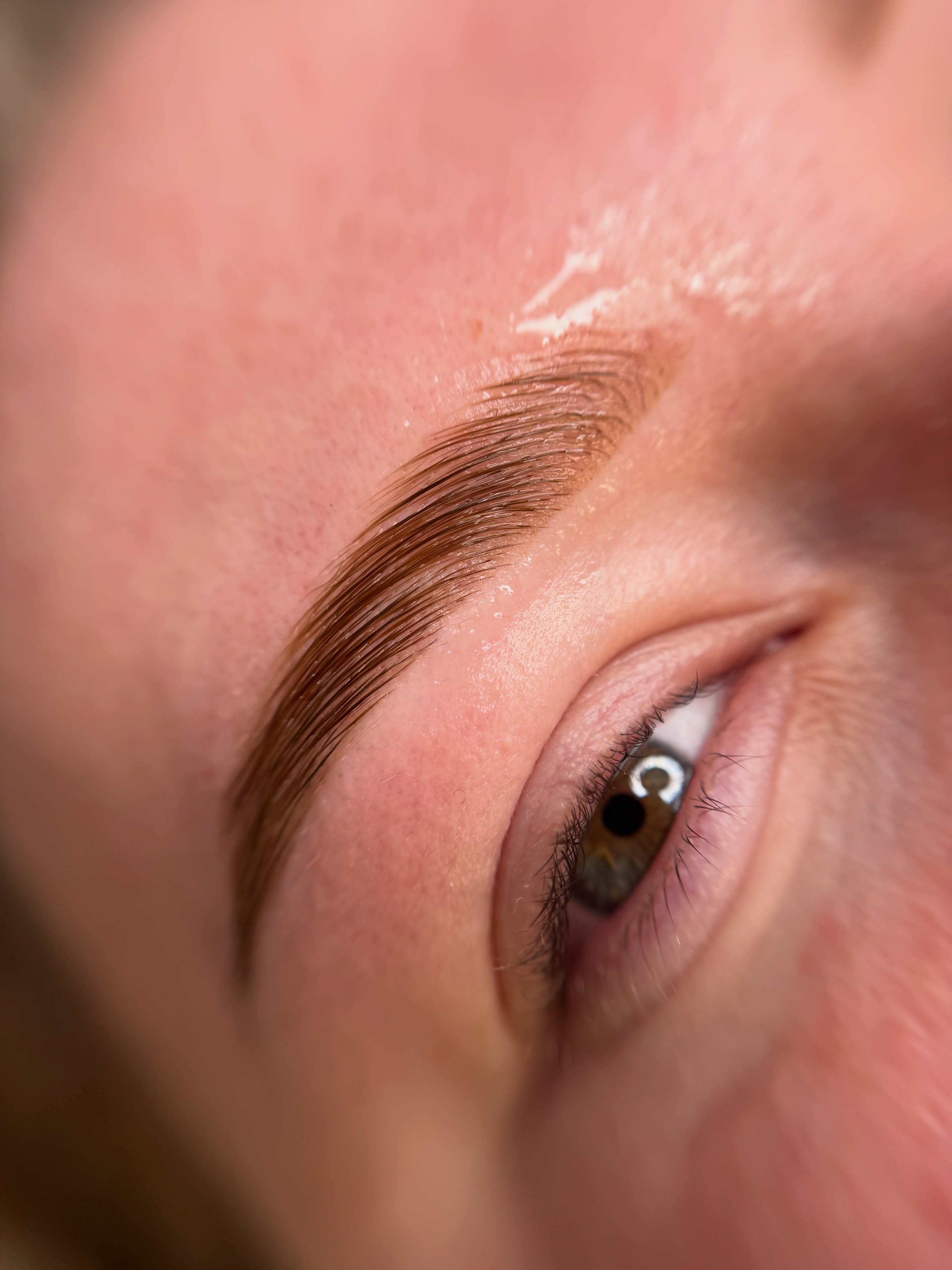 Hybridbrows & Browlifting 🫶🏽
Lerne, wie du die Augenrbauen vor dem Färben vorbereitest, um keine schwarzen Balken zu erhalten 🤝🏼 Lerne, wie du die richtige Farbe auswählst!
Lege endlich deine Unsicherheit ab und verstehe dein Handwerk 🙌🏽
In meiner Browlifting Schulung lernst du alles über die Analyse der Augenbrauen, das Lifting, die Vorbereitung der Härchen auf den Färbeprozess und die Farbe Auswahl 🤗
Schreibe mir eine PN, um mehr Informationen über meine Schulung zu erhalten 🫶🏽
#browlifting #hybridbrows #browliftingschulung #augenbrauenlifting #browlamination