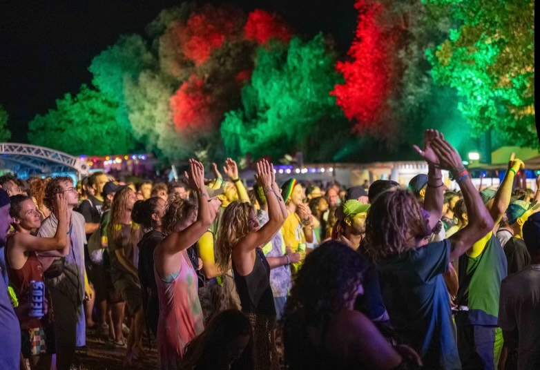 Reeds 2026 - die Bilder.
❤️💛💚
Danke an all unsere Festival-Fotograf:innen für diese wunderschönen Fotos. Da fällt man grad zurück ins Reeds-Feeling… 🥰
https://www.reeds-festival.ch/gallery-2026
#reedsfestival2026 #reedsfestival #reedsfamily #pfäffikonzh #pfäffikersee