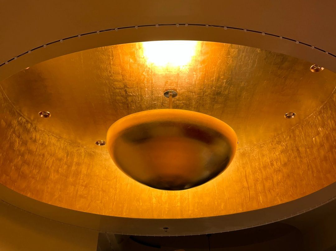 Gold leaf transforms surfaces into works of art, and few do it better than master gilder Leah Beth Fishman. This week's feature highlights her recent work with SuperStrata, where she brought brilliance to a recessed ceiling and integrated lighting element, an array of floor-to-ceiling mullions, and a replica of Steinway's historic 1903 White House piano, originally made for President Theodore Roosevelt.
Link in our bio to subscribe and read Thursday's newsletter for a closer look at Leah's exceptional craftsmanship.
Steinway piano image courtesy of @steinwayandsons with mural work by @rick_muto