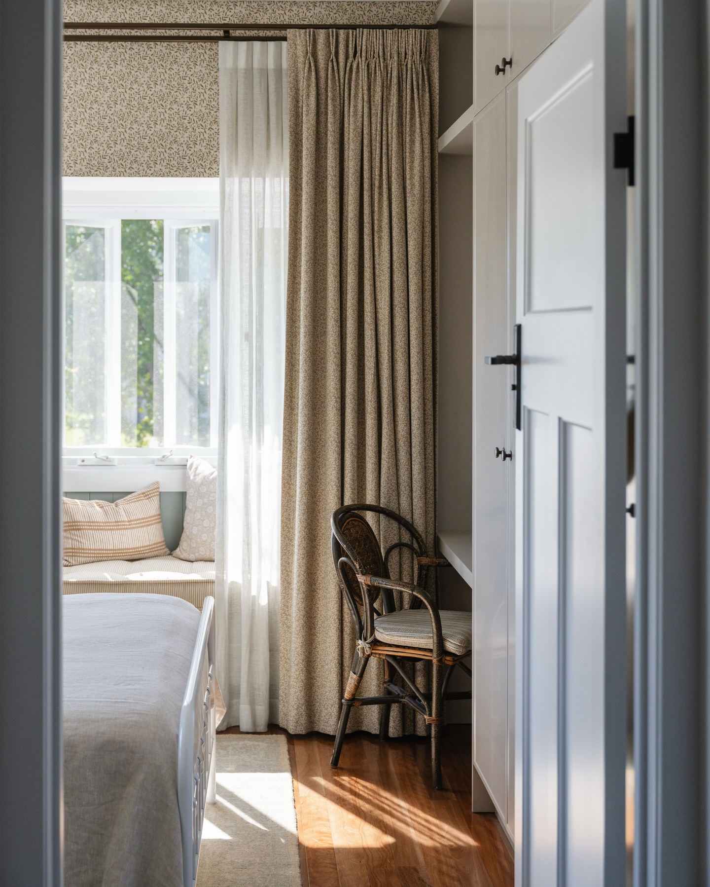 The morning light. The quiet afternoons. The bedroom you can’t wait to come home to.
Our focus extends beyond the build, creating homes that enrich everyday living and become the backdrop to a beautifully lived life.
📷: @hannahpuechmarin
#layeredinteriors #brisbaneinteriordesigner #highendinteriors #interiorinspiration #bedroomdecor