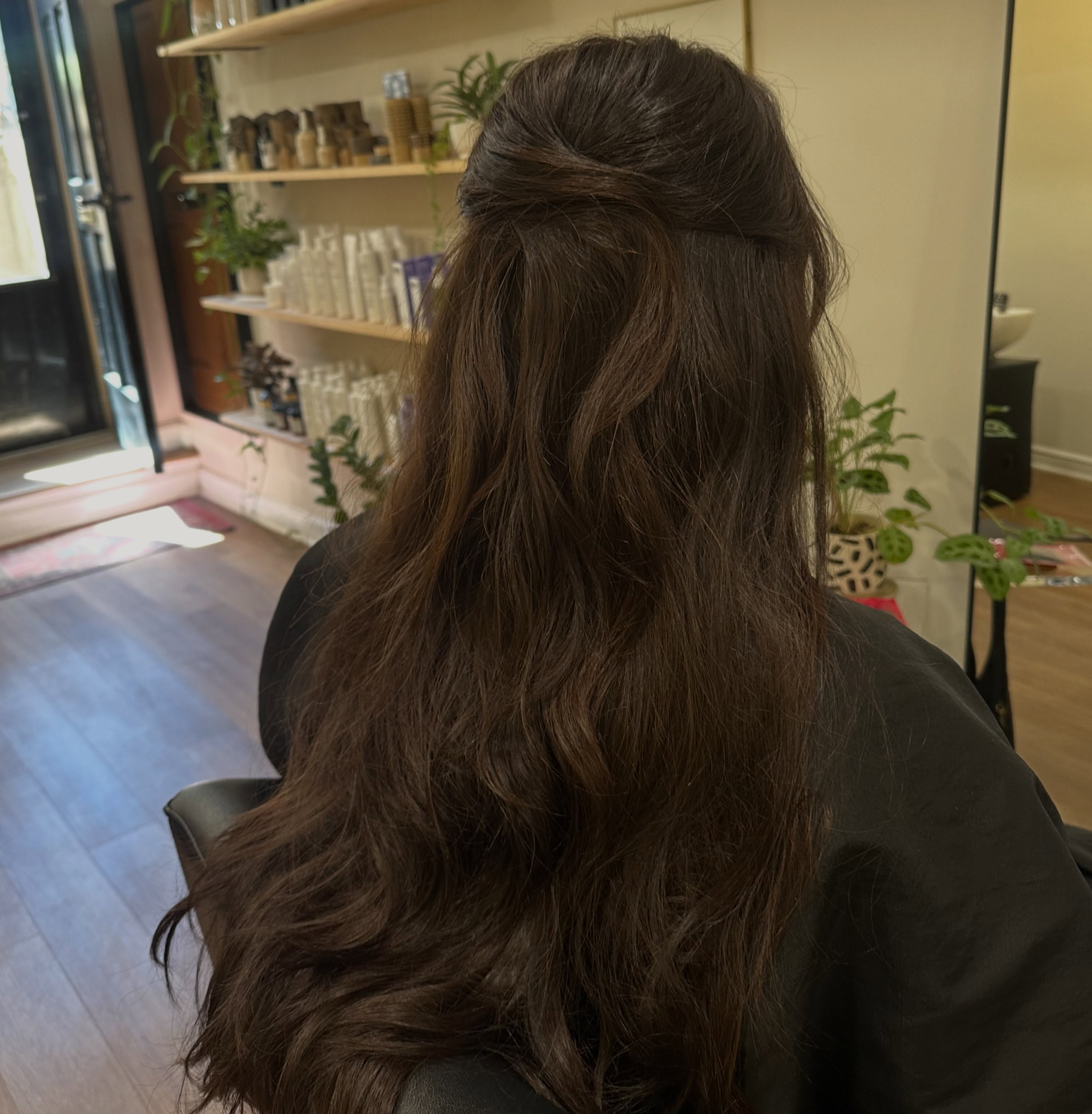My first post taking the instagram back from Gabby’s hands I’d thought i’d share her wedding hair 🖤 So many big moments for her this year I couldn’t be more proud and happy for her as she leaps into these new chapters. Honored to do a friends hair for her big day and honored again for The Basement to be a jumping off point for a stylist to gain confidence going into their own business ownership journey.
Gabby is getting settled with her first few weeks behind the chair in her new suite and we’re only pushing the best vibes her way.
*but on a hair note obsessed with this lived in effortless romantic half up half down look, it was so Gabby 🙌🏼
My books are open link in bio!
Xoxo
Hanna