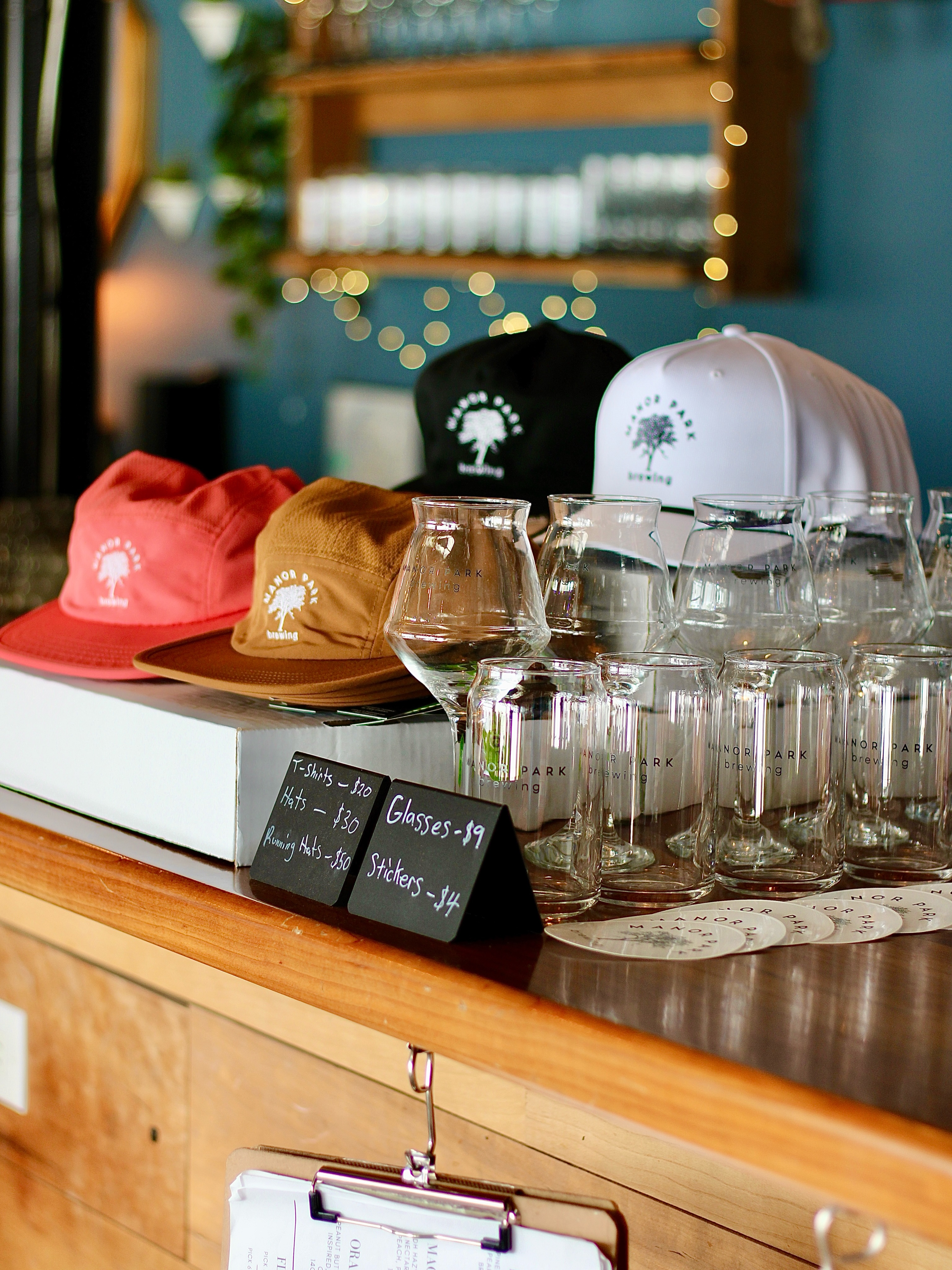 MERCH. DROPPED. 🚨
Ciele UNCap in Dark Ochre + Punch. Black unstructured dad hat, leather strap. Athletic rope cap in white/black. Glassware restocked. Shirts in stock. And stickers for your water bottle, your toolbox, your ex’s fridge.
First come, first served. Taproom only.
#manorparkbrewing #ottawabeer #613beer #merchdrop #cielebuilt @cielebuilt