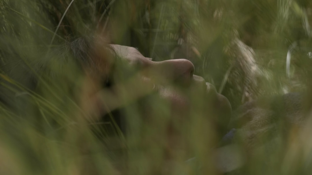 #ErrantePelículas | "Memoria Implacable" 📽️
🎞️ A partir del hallazgo de documentos en Berlín, la investigadora mapuche Margarita Canio Llanquinao, reconstruye un duro capítulo de la historia: los testimonios de personas mapuche que fueron encarceladas, torturadas y despojadas de sus territorios durante las campañas militares en Chile y Argentina.
🎥 Memoria Implacable - Marichi Tukulpan es un reconocido documental dirigido por Paula Rodriguez producido por Paola Castillo Villagrán de @erranteproducciones (Chile) y coproducido por Gema Juárez Allen de @gema.films (Argentina).
👉 Encuéntralo junto a los recientes estrenos de "Malqueridas" y "Mixtape La Pampa", en nuestro catálogo disponible en todo el mundo a través de Vimeo On Demand, donde podrás arrendar o comprar todas nuestras películas.
👉 También disponible de forma gratuita en OndaMedia para todo el territorio nacional.
#Cinechileno #OndaMedia #PeliculasChilenas #CineEnTerritorio #CulturaViva #IdentidadIndígena #CineGratis #Documentales #Chile #PueblosOriginarios #Mapuche #PuebloMapuche #PueblosIndígenas #ConflictoMapuche #Mapuches #Wallmapu #Araucania
Agente ventas: @utopia_docs
