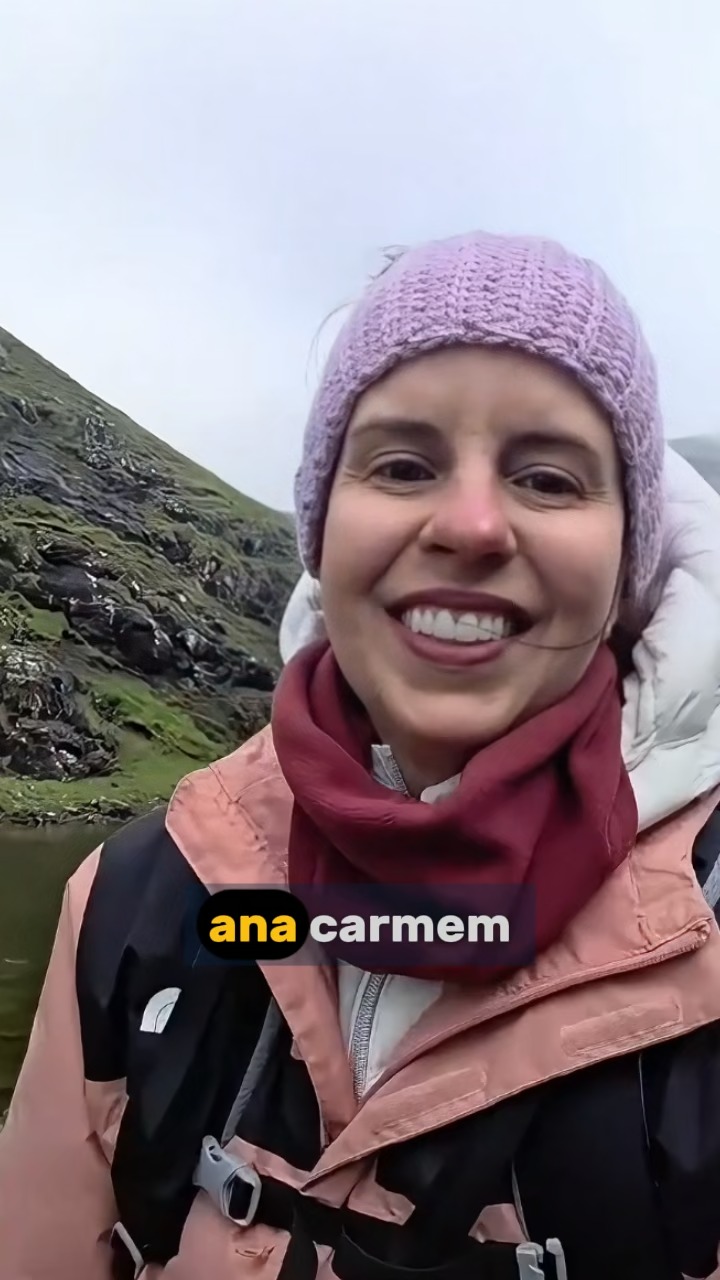 "Eu não sabia que existia um lugar assim."
Foi assim que ela começou a contar sobre a travessia pelas Ilhas Faroé. 18 ilhas vulcânicas no meio do Atlântico Norte, onde as ovelhas são mais numerosas que as pessoas e o clima muda cinco vezes no mesmo dia.
Ela caminhou por paredões que despencam direto no oceano, atravessou vilarejos onde famílias moram há mais de 600 anos na mesma casa, e voltou diferente.
Não precisa ser um lugar conhecido para ser inesquecível. Às vezes precisa ser exatamente o contrário.
Quer saber se essa expedição é pra você? Comenta "Faroe" que a gente te envia todos os detalhes!
Dica, hein?: Escócia, Irlanda, Ilhas Faroé e Noruega são todas emendadas! ?As expedições começam em maio de 2027 e já temos saídas confirmadas! Vai acabar rápido... igual foi com a turma desse ano... vem! 😉
#ilhasfaroe #trekking #latitude51 #expedicao #atlanticonorte