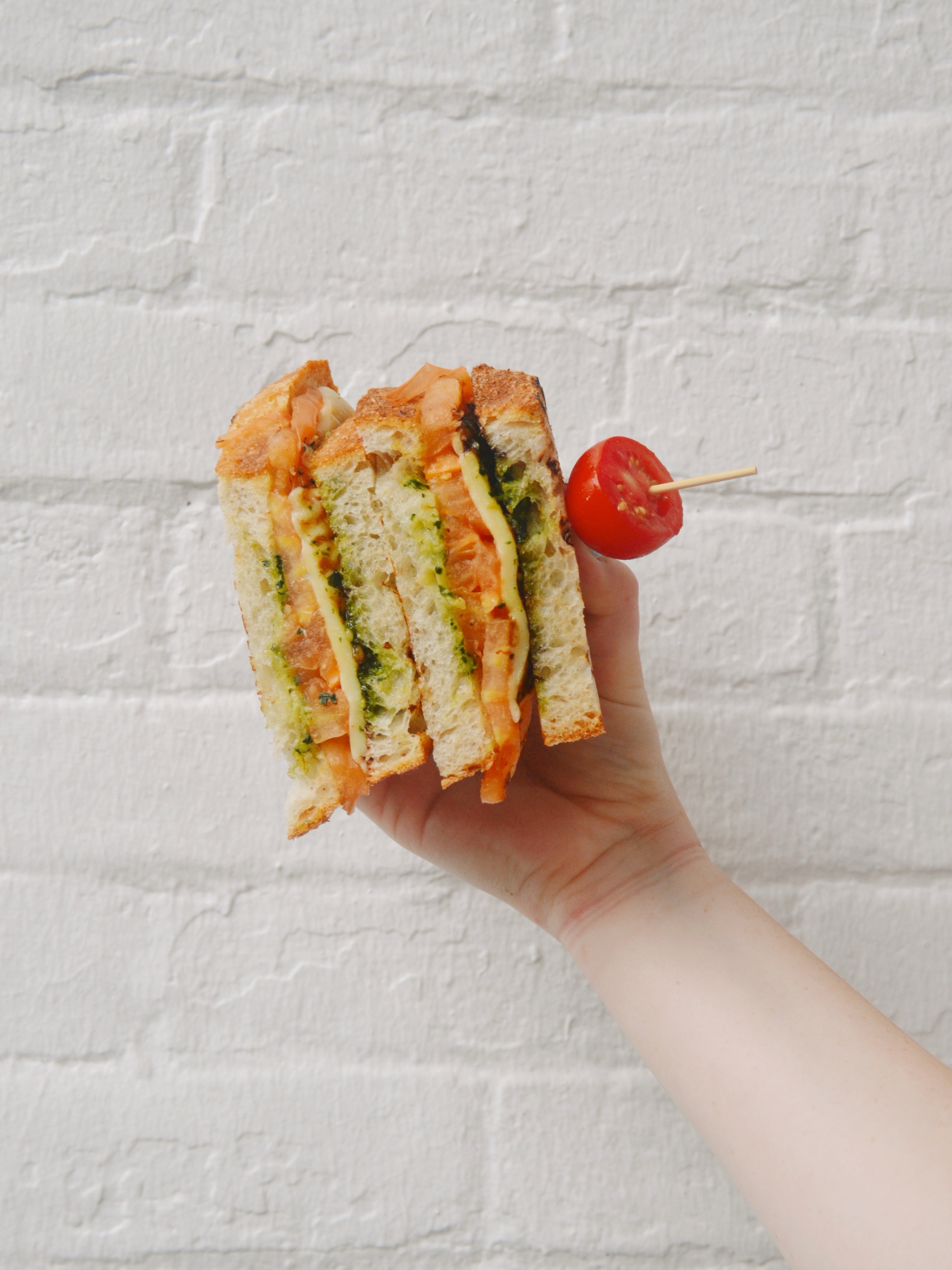 Heirloom tomato grilled cheese, but make it gourmet🍅🧀🥪
Golden, crispy bread, melty cheese, and juicy heirloom tomatoes make for the ultimate comfort food!