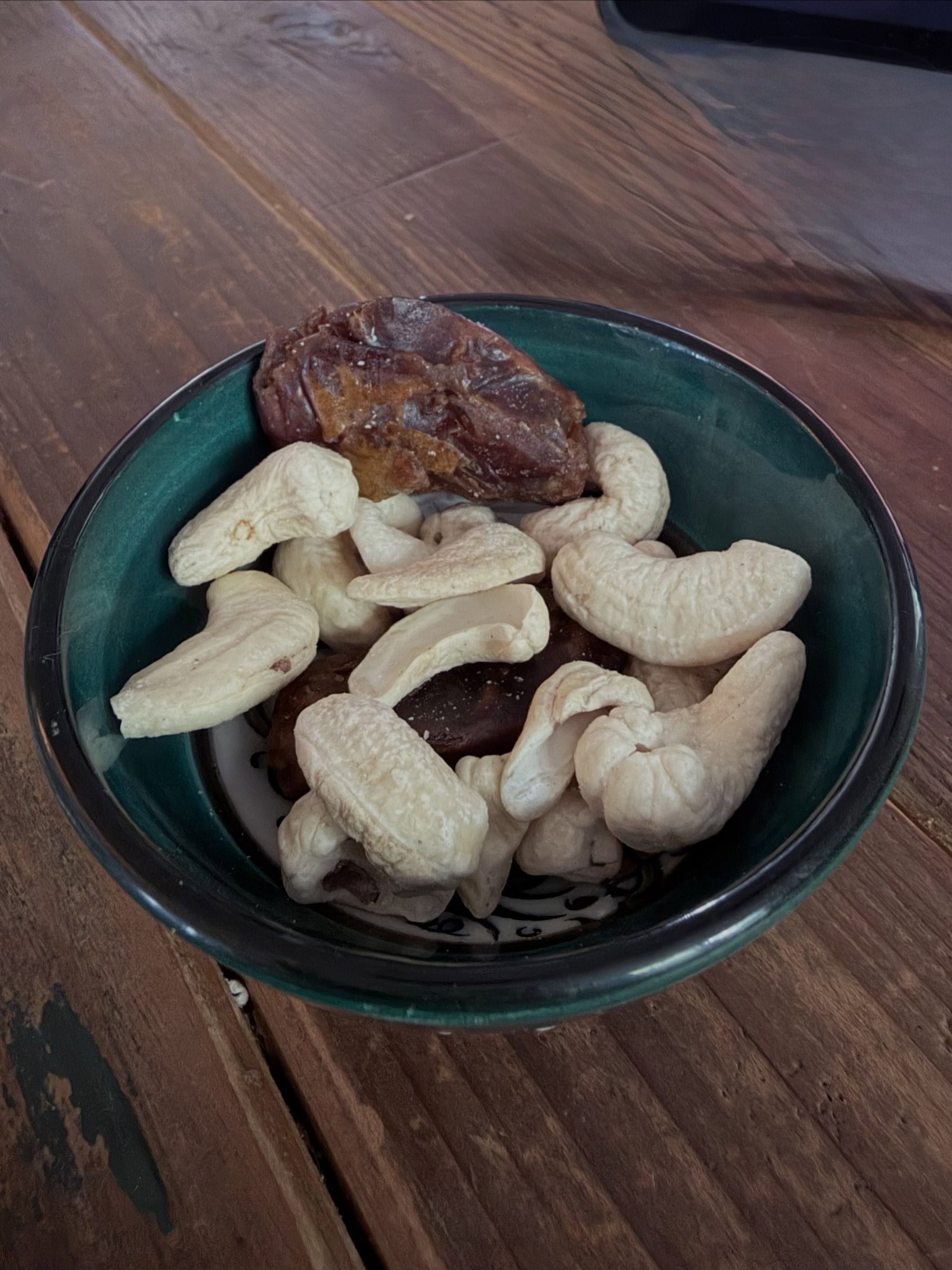 Afternoon snack at Serendipity Yoga.
Today’s menu: raw cashews and dates. One crunches. One sticks to your teeth. Together, they’re surprisingly cooperative. No banana for scale (because I ate it).
What’s your go-to snack for staying energized? #serendipityyoga