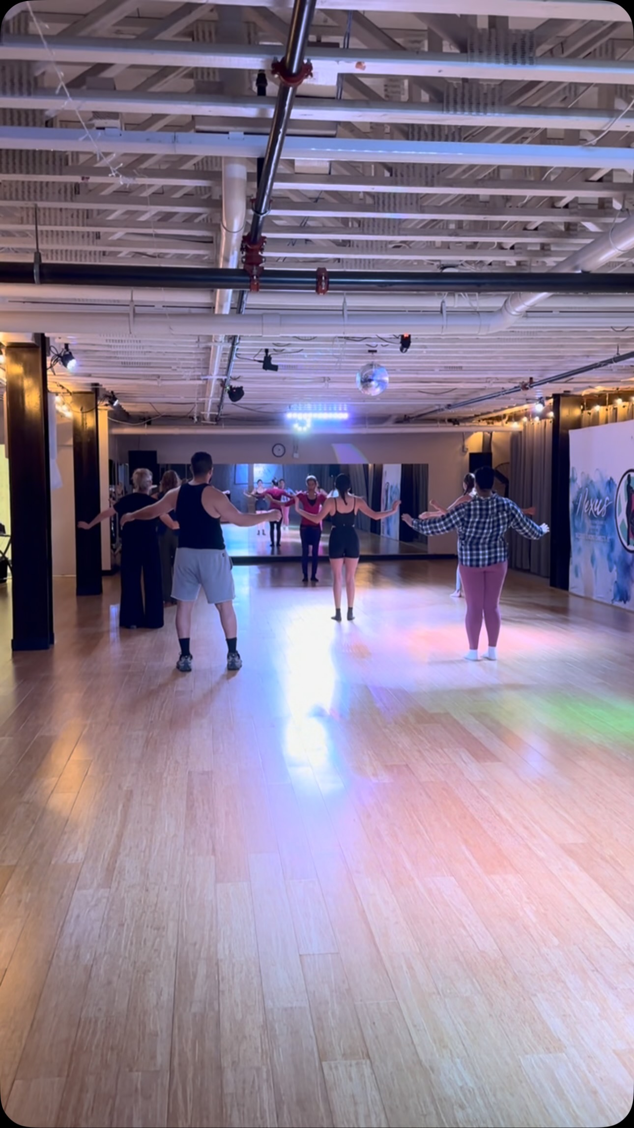 Join Majida of Joyful Bellydance for a joyful and energizing Raqs Sharqi/Bellydance Pop-Up.
This 90-minute workshop will focus on the foundations of Raqs Sharqi, also known as bellydance, with an emphasis on posture, isolations, technique, and fluid movement. Through focused drills and movement combinations set to popular Arabic music, dancers will build control, stamina, confidence, and musicality in a fun and supportive environment.