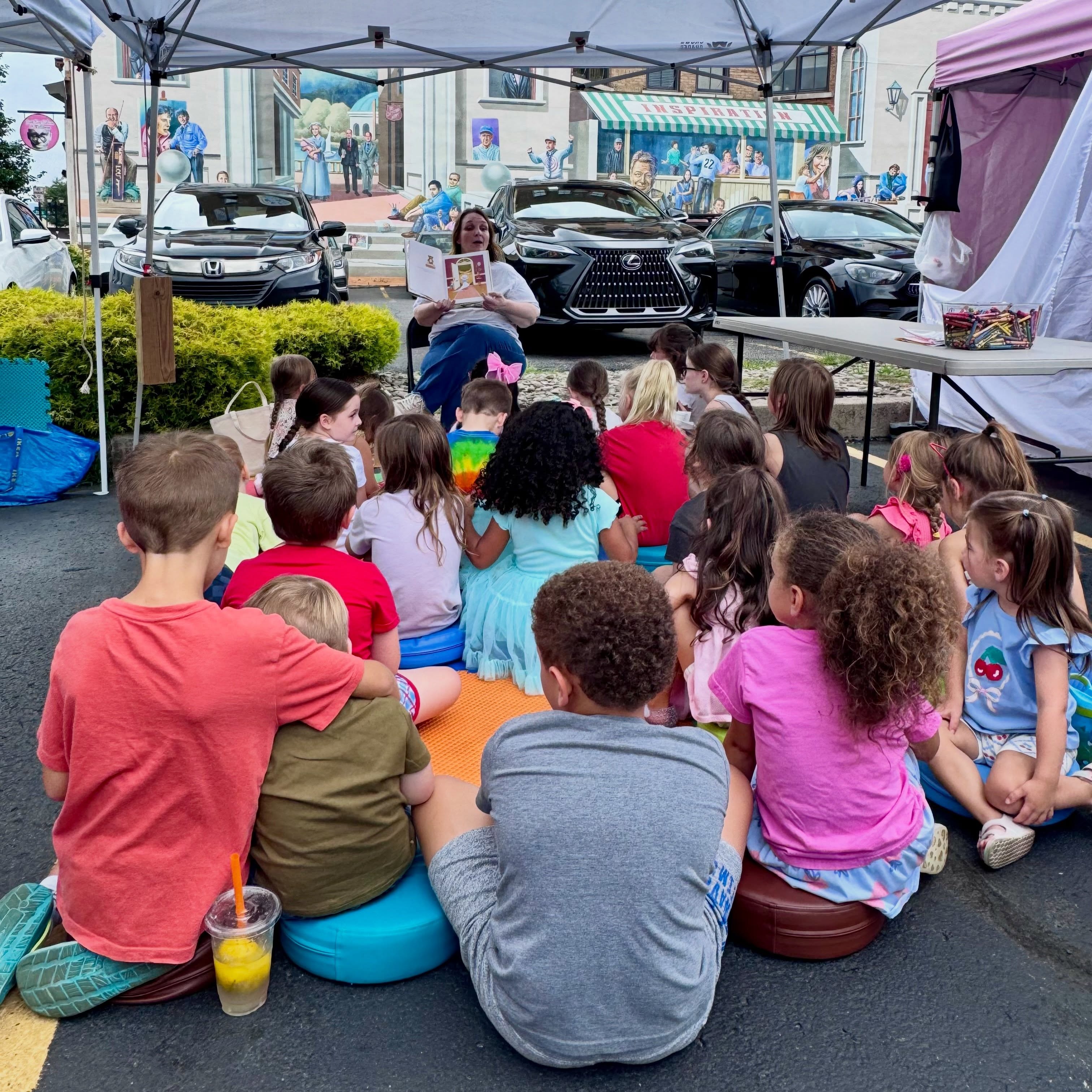 We had ♥️kids day at the Pittston City Farmer’s Market!
.
.
Special thanks to @jfl_whats_the_scoop @evolvefitnesspittston , Pittston City Fire, Police, DPW & @pittstonmemlib for keeping the fun going!
.
.
#pittstonproud #nepa #discovernepa #pittstonpa