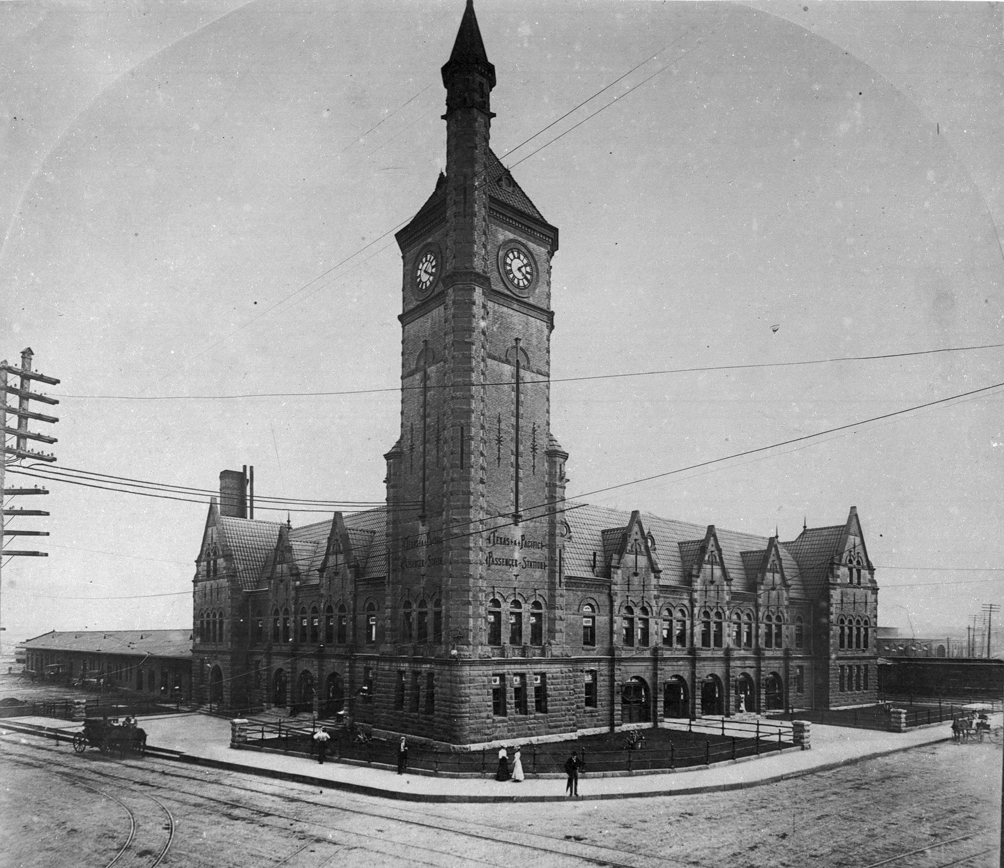 Happy Railroad Sesquicentennial! The Texas & Pacific Railway reached Fort Worth almost exactly 150 years ago on July 19, 1876!
Fort Worth’s railroad connection almost didn’t happen. In 1876, crews raced to reach the city before the Texas Legislature adjourned, or the railroad risked losing both its charter and a massive land grant of 640 acres per mile of track. History was made just in time!
📸 The University of Texas at Arlington Libraries, Special Collections; W.D. Smith Commercial Photography, Inc. Collection