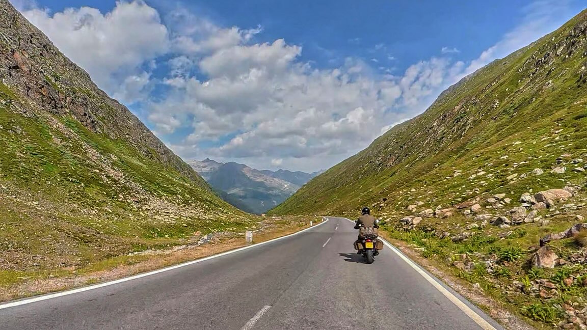 Timmelsjoch
@bmwmotorrad @officialtriumph @bmwmotorraduk @triumphuk #eaglesnest #motorcycletouring #europeanmotorcycletours #guidedmotorcycletours @harleydavidson @harleydavidson_uk