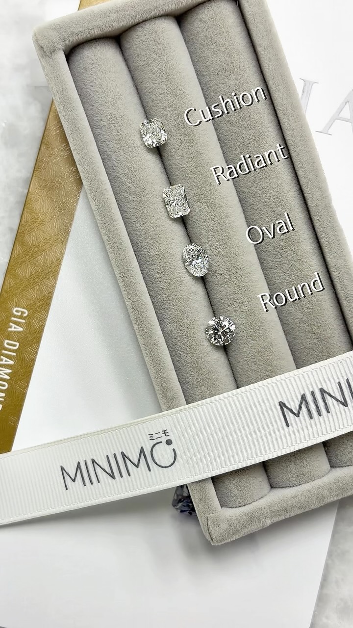 How a 1 carat diamond looks in different shapes 💎✨
.
ลูกค้าที่สนใจแวะมาชมสินค้า รบกวนนัดหมายล่วงหน้าก่อนนิดนึงนะครับ ☺️
.
ตัวเรือนทองแท้ พร้อมเพชรแท้ธรรมชาติ ใบเซอร์ GIA
.
มีหน้าร้าน พร้อมบริการหลังการขายทุกเรื่อง ดูแลลูกค้ามาแล้วกว่าสามพันคู่ ชมรีวิวจากลูกค้าได้ที่ >> https://www.minimojewelry.com/testimonial
.
ดูแบบแหวนทั้งหมดได้ที่ —> https://www.minimojewelry.com/weddingringsdesign
.
** แถมฟรี เลเซอร์สลักชื่อ เลือก Font ที่ชอบได้
** พร้อมกล่องแหวนสวยๆสำหรับเข้าพิธี
.
💎 Inbox: m.me/minimo.jewelry
💎 Line: @minimo.jewelry (มี @)
💎 Web: http://minimojewelry.com
💎 Call: 092-456-9509
.
** เนื่องจากงานของทางร้านเป็นงานสั่งทำตามความต้องการของลูกค้า ราคาจึงอาจมีการปรับเปลี่ยนตามดีไซน์ สเปคเพชร ไซส์แหวน และราคาทอง/เพชร ในแต่ละช่วงเวลาครับ
.
#minimojewelry #แหวนคู่ #แหวนแต่งงาน #แหวนเพชร #แหวนหมั้น diamond diamondring แหวนเพชรแท้ เพชรGIA engagementring ทองแท้ เพชรแท้ weddingring เพชรแท้ราคาโรงงาน แหวนเพชรGIA weddingring แหวนชู แหวนหมั้น ring ใบเซอร์gia เพชรน้ำ100 งานแต่งงาน เซอร์ไพรส์ขอแต่งงาน ขอแต่งงาน