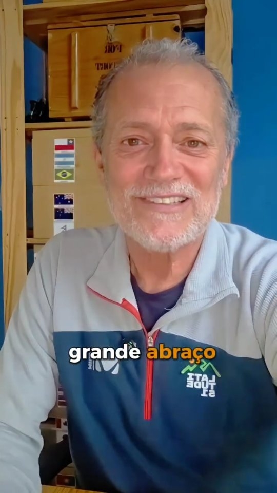 Tem uma coisa que acontece em todas as saídas da Latitude 51 na Patagônia.
As pessoas chegam sem se conhecer. Em algum momento do meio da semana, o Amauri cozinha para o grupo. Alguém abre um vinho. A conversa não para mais.
No último dia, ninguém quer ir embora.
São 8 dias pela Carretera Austral: trilhas, rafting, navegação num dos lagos mais azuis do planeta, glaciares, asado patagônico na beira do rio.
Grupo de no máximo 10 pessoas. Amauri guiando do começo ao fim.
Turma Réveillon: 28 de dezembro a 4 de janeiro.
Turma Janeiro: 6 a 13 de janeiro.
👉 Escreva "Patagônia" que a gente te envia os detalhes!
#carreteraaustral #parquenacionalpatagonia #chilechico #trekkingchile