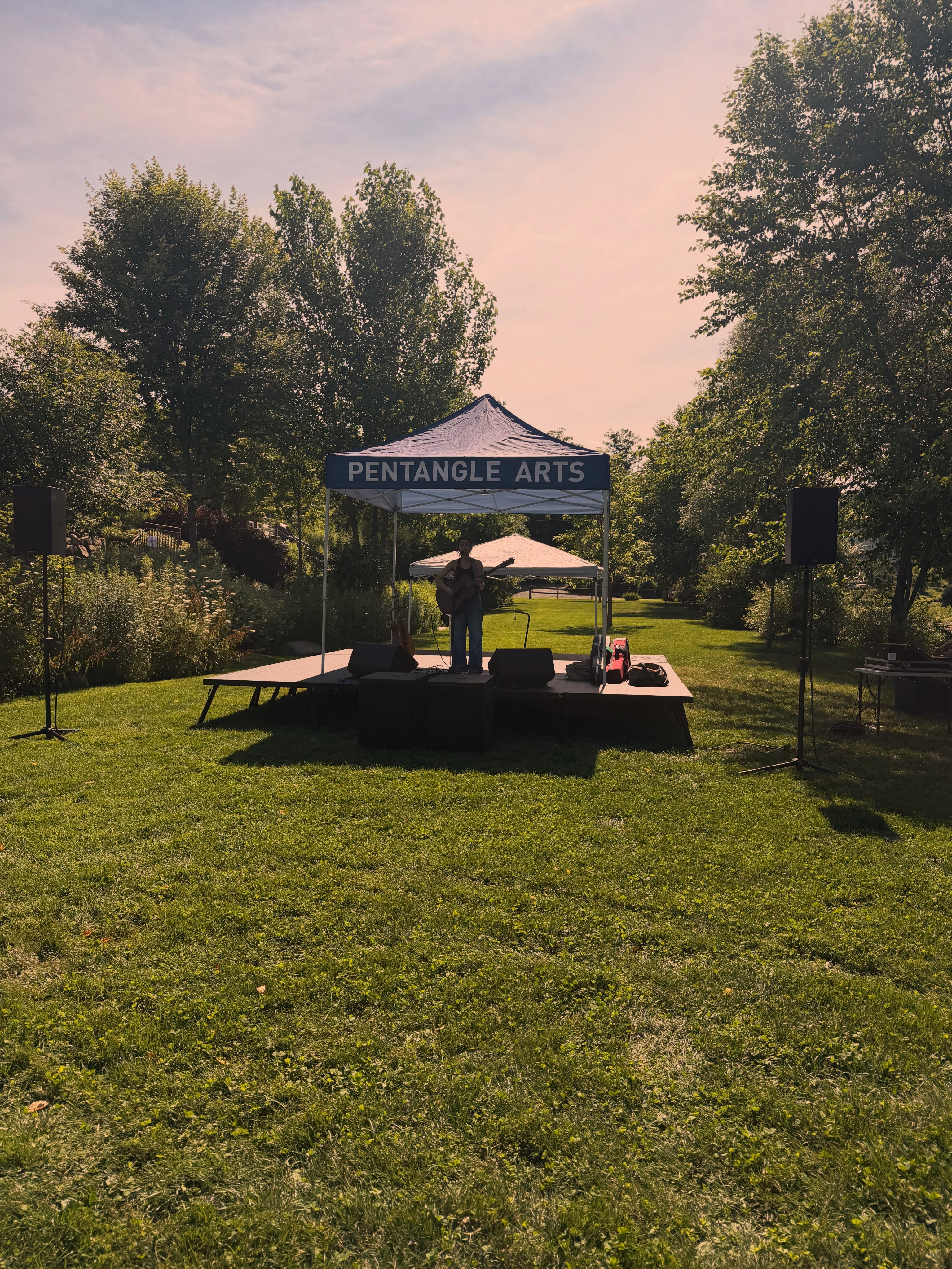 HUGE thank you to @hayleyreardon for bringing her incredible talent to Woodstock, VT! We had so much fun!
We appreciate all of you that came to enjoy and support our Music by the River series.
Endless gratitude to the amazing food vendors @eatglobalvillage @greenmountaingumbo & Char Pizza. & of course our local treasure @oycvt for all those delicious drinks!
Thank you all!!