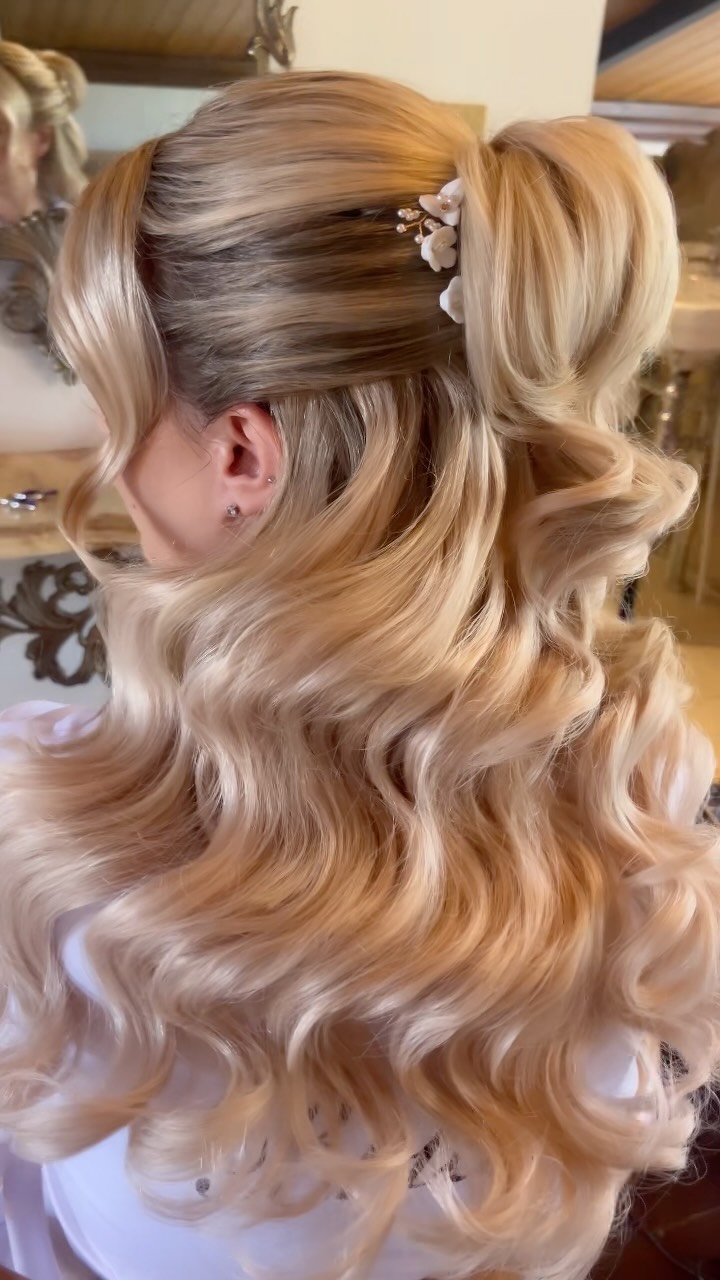 Always one of my absolute favourite hairstyles.
To enquire click the link in my bio
💌 2026 full until September
Taking bookings for 2027
Enquire on my website
Link in my bio ❤️
#weddinghairleicestershire #leicesterweddinghair #weddinghairstylistleicestershire #bridalhairstyle #bridehairleicester