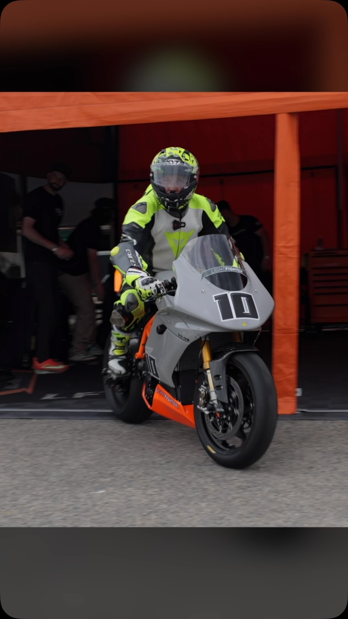 What’s it like to ride the Lightfighter V3-RS and RH? Come check out one of our demos or private experience events! Reach out at ride@lightfighter-racing.com for more info.