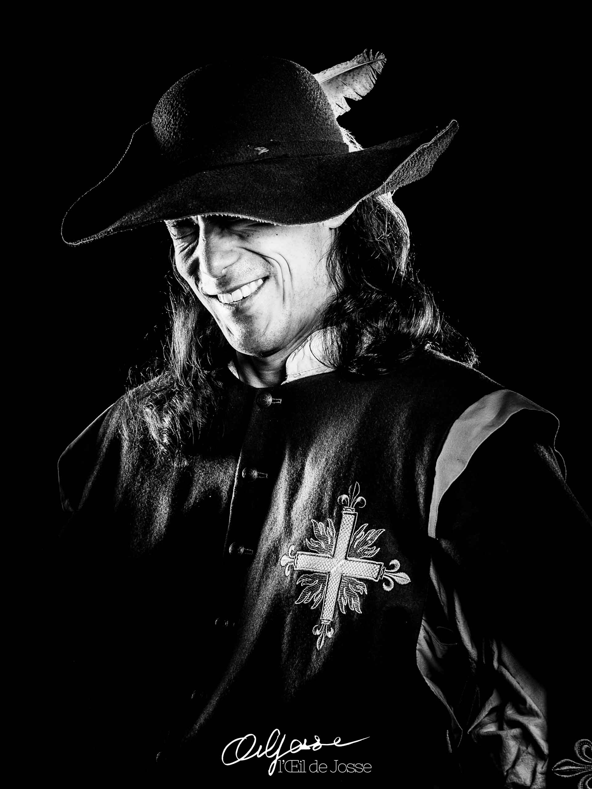 Séance photo autour de l'escrime artistique réalisée au 108 avec Alexis !
#portrait #portraitnoiretblanc #noiretblanc #photographeorléans #photographeorleans #escrimeartistique