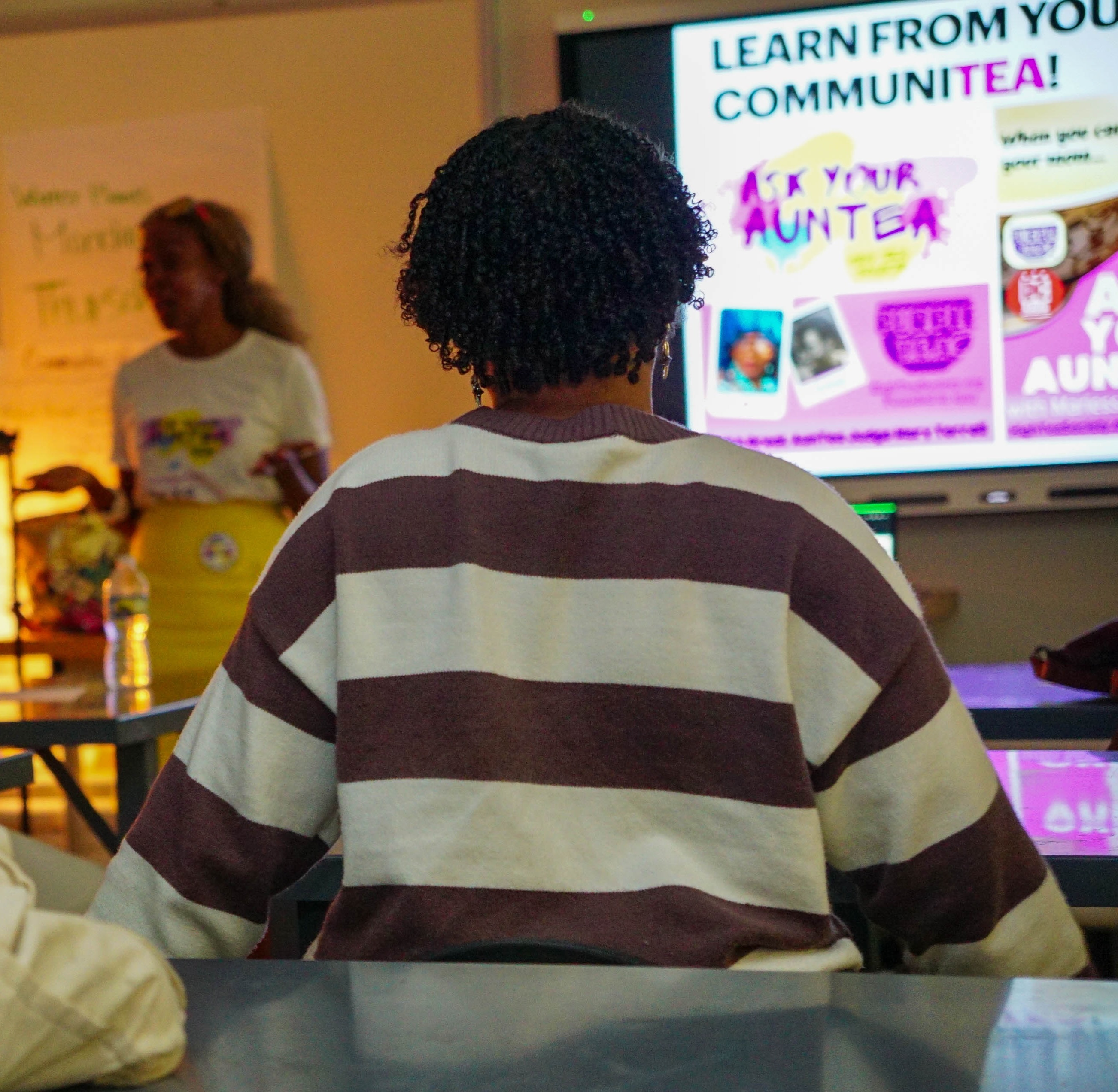 Looking for your Aunteas? We are outside y’all. Today we visited HD Woodson for another iced tea summer pop-up. We’ve got the TEA to help girls succeed, tools for excellence and achievement. 🧊☕️
photo by @jesi.creates 📸