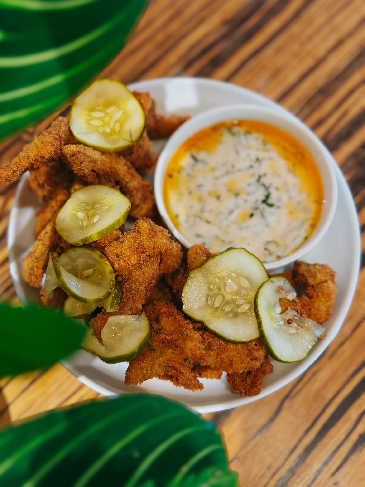 It’s true - we’ve got a thing for mushrooms over here, and although not every dish has ‘em - this starter is a crowd pleaser and Veg Head favorite. ✨🥰
Featured: Oyster Mushroom Fritters - panko breaded oyster mushroom fritters / garlic mint yogurt sauce / chili oil / pickles
.
.
.
.
#exploresac #eatlocal #sacramentovegan #mushrooms