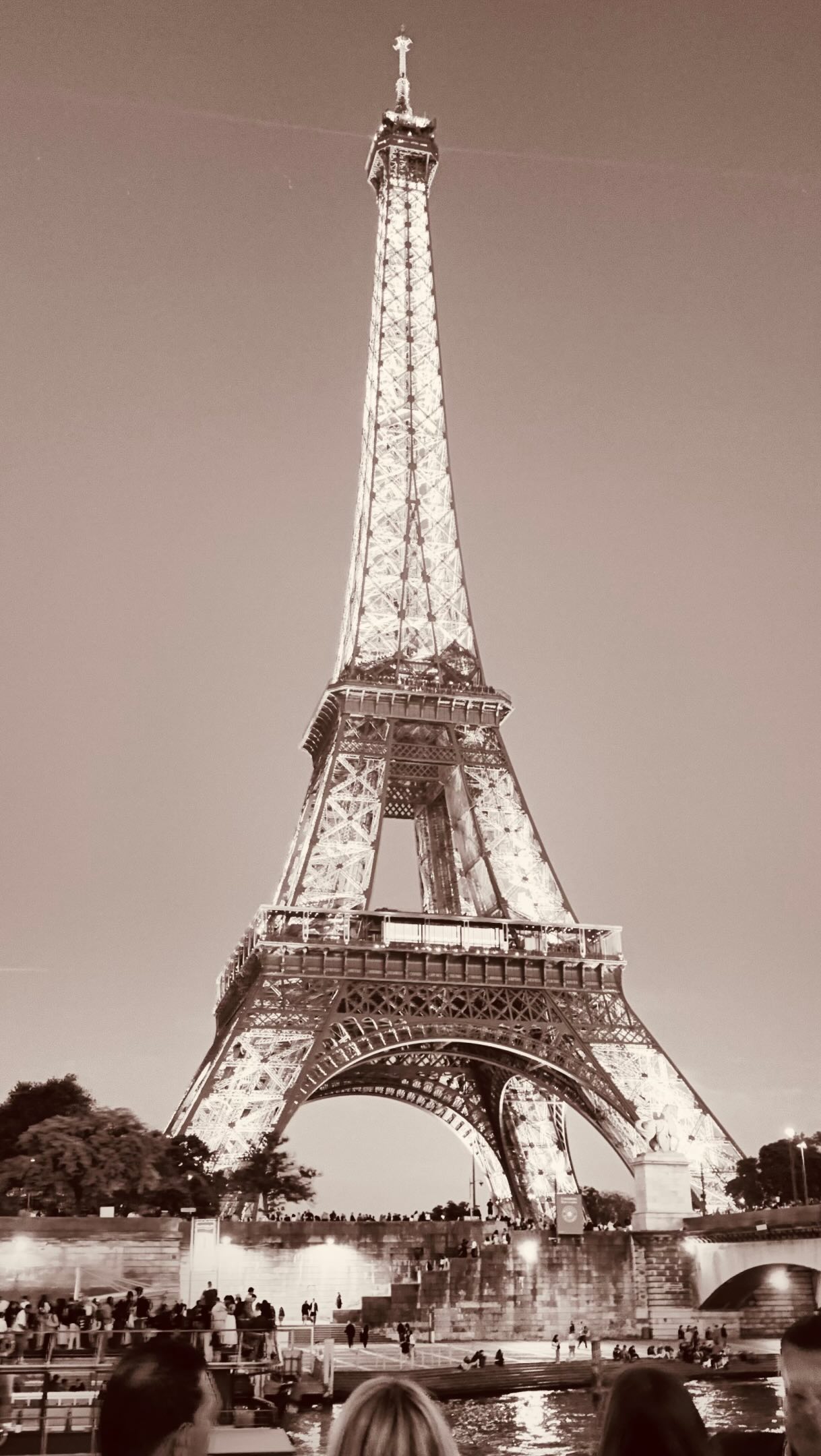 Paris photo dump: buildings, architecture, and quirk. Some famous spots, plus mostly wandering around and taking it all in.
.
.
.
#photodump #parisarchitecture #beautyeverywhere #travellog