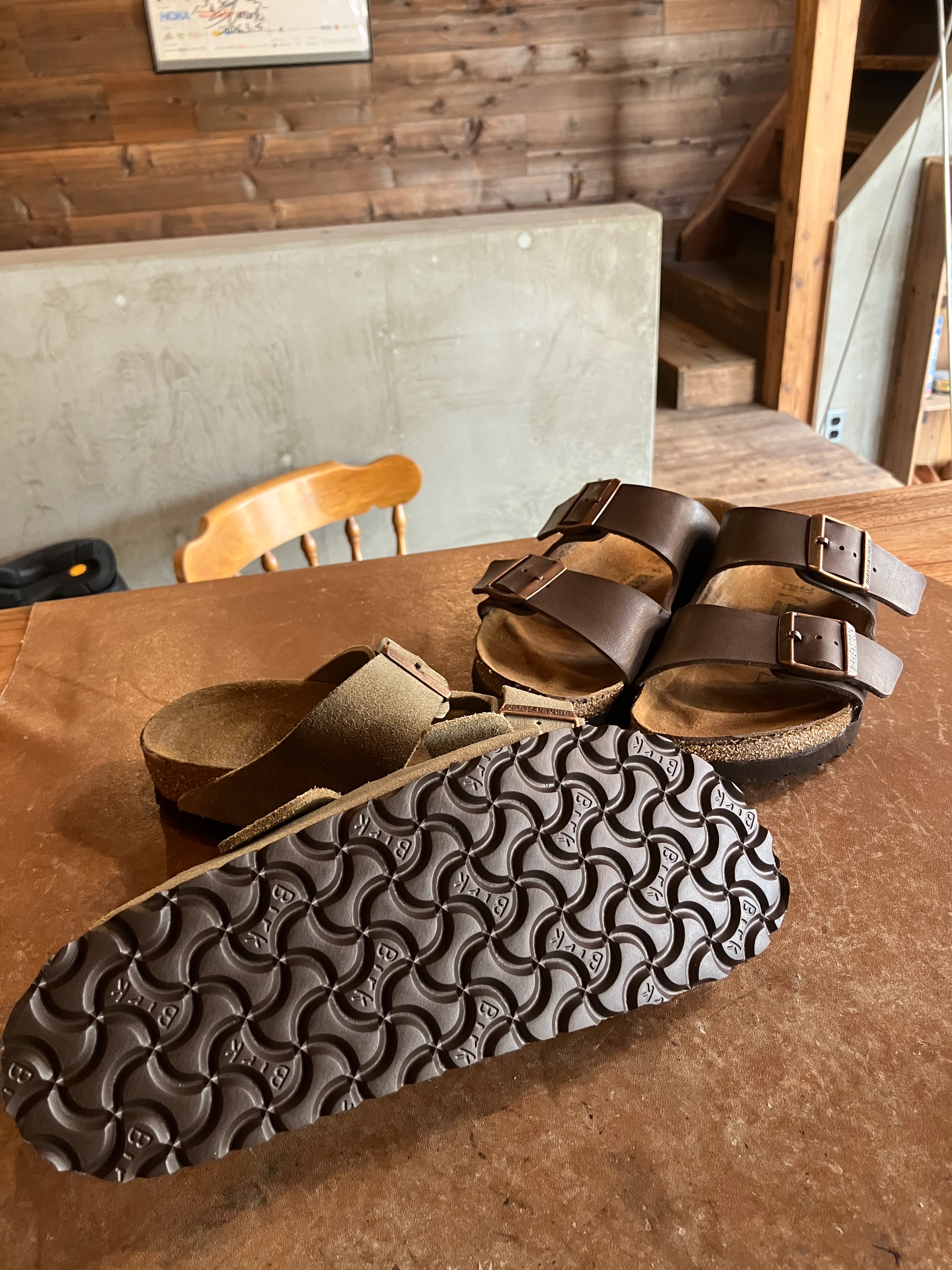 Birkenstock
アリゾナ
・オールソール交換
純正Birkソール10mm
ありがとうございます。
ーーーーーーーーーーーーーーーーーーーーーー
当店は宅配修理依頼も承ります。まずはお気軽にお問い合わせ下さい。注)当方フォロー外からのDMはリクエストとして受信されますが、アプリの仕様上プッシュ通知されず見落として返信が遅れる場合があります。お急ぎの方はメールもしくは電話でお問い合わせ下さい。
KADO shoe repair & crafts
新潟県新潟市中央区沼垂東3-1-16
TEL 025-256-8014
E-MAIL info@nuttari4kado.com
#靴修理 #shoerepair #新潟市 #沼垂 #沼垂テラス商店街