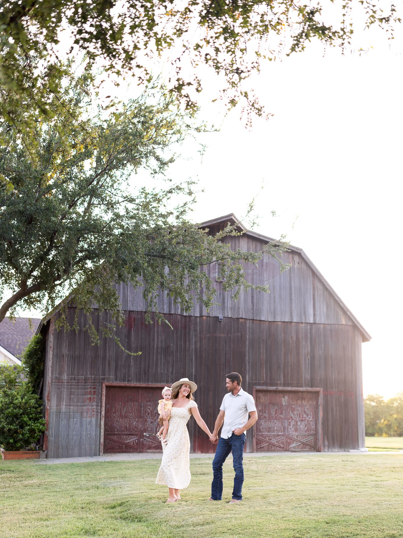 Texas really said, “Let’s make it 100 degrees.” 😅 Somehow we survived shooting on the hottest day of the year, but I say these memories were worth every drop of sweat! Thanks to the Hunt family for embracing the heat and making it so much fun!
#texasphotographer
#dfwphotographer
#familyphotography
#friscophotographer
planophotographer