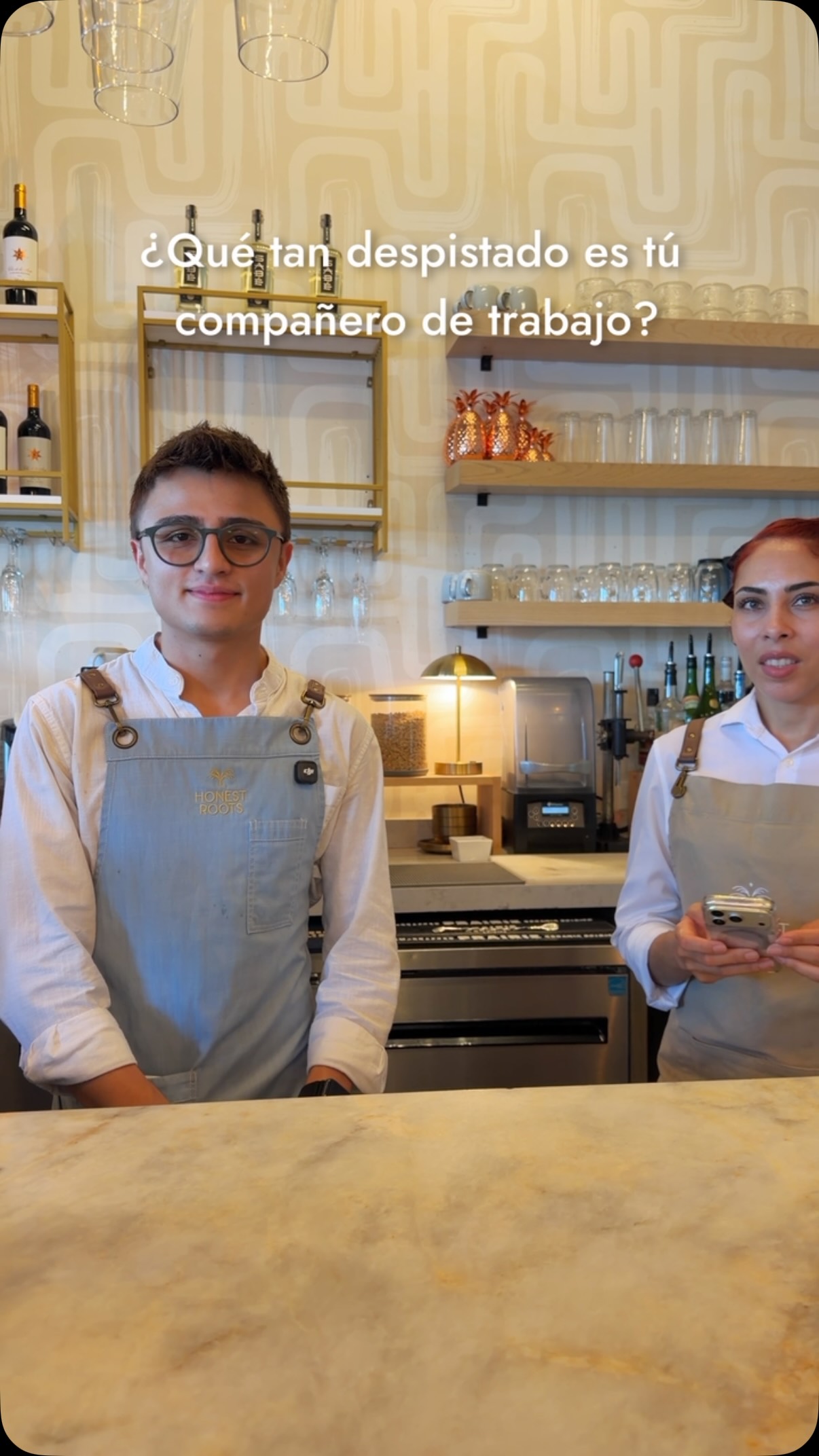 Si trabajas en restaurante, sabes exactamente de quién estamos hablando. 🤣👇 Etiqueta a ese compañer@.
#Restaurante #VidaEnRestaurante #HumorLaboral #TrabajoEnEquipo #honestroots