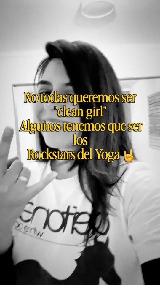 Se puede hacer el guerrero con actitud de Nomasté 🤘❤️🔥🤣
Alguien más que no busca encajar?
.
.
.
#humor #yogachile #guerrero #actitud #metalgirl