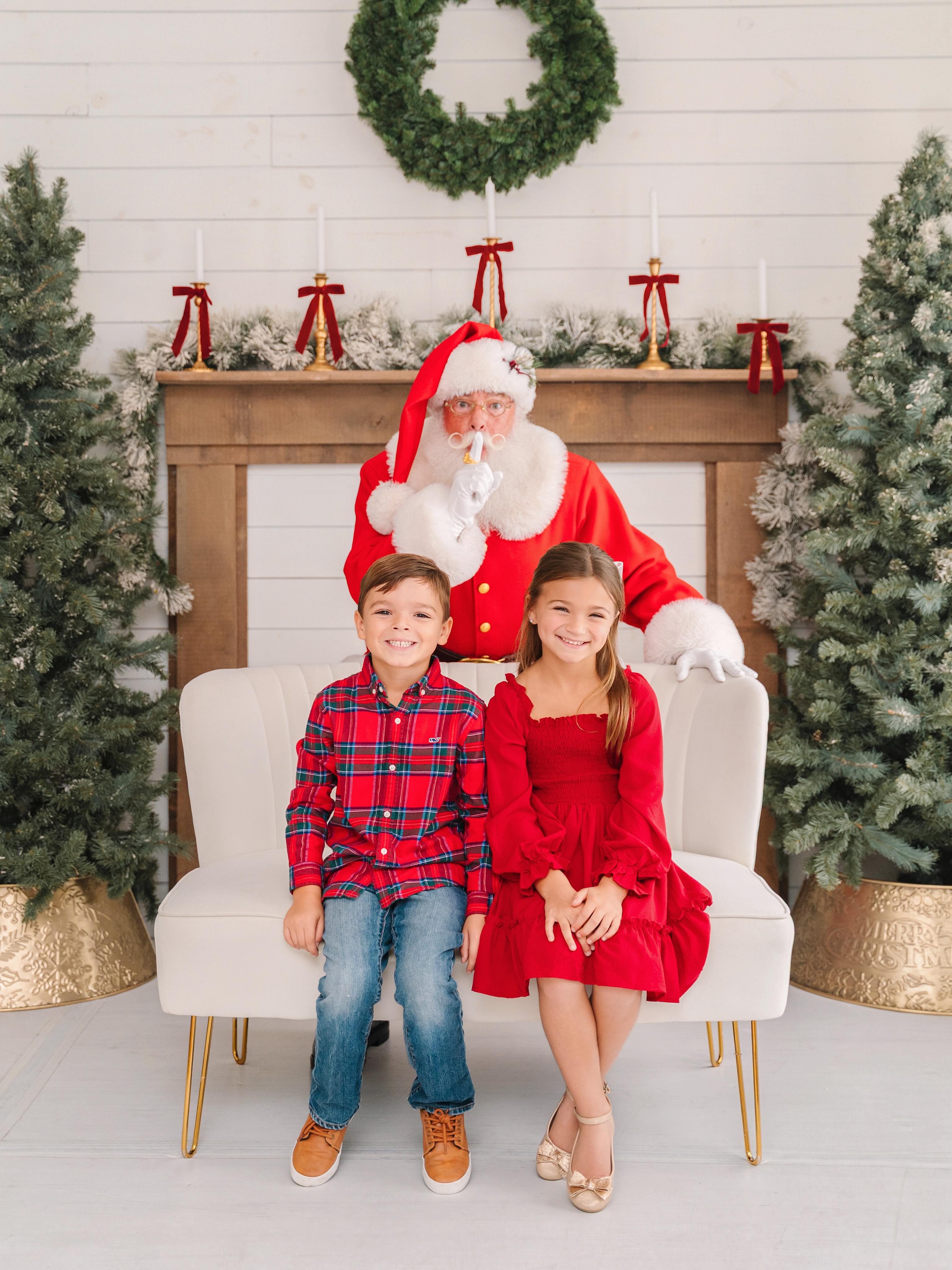 Psst… Santa is coming! 🤫🎅
A new, cozy set for this year’s santa minis! I can’t wait to welcome all your sweet kids and capture the magic of Christmas with the BEST santa around @blueangelsanta ❤️
Booking opens August 2nd at 7pm! Spots are limited!