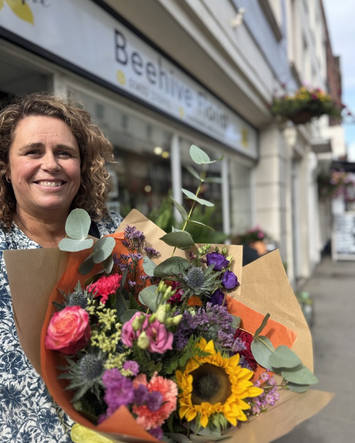 βοΈπ Our Summer Bouquet is flying this week
Bursting with beautiful seasonal blooms, this bouquet is everything we love about summer in one hand-tied arrangement. Bright, fresh, colourful and guaranteed to put a smile on someone's face. πΈπΏ
Available in three sizes, whether you're looking for a little treat or a real showstopper.
Order online today for same-day delivery when you order before 1pm, or choose collection from the shop.
Bringing some sunshine indoors πΌπ