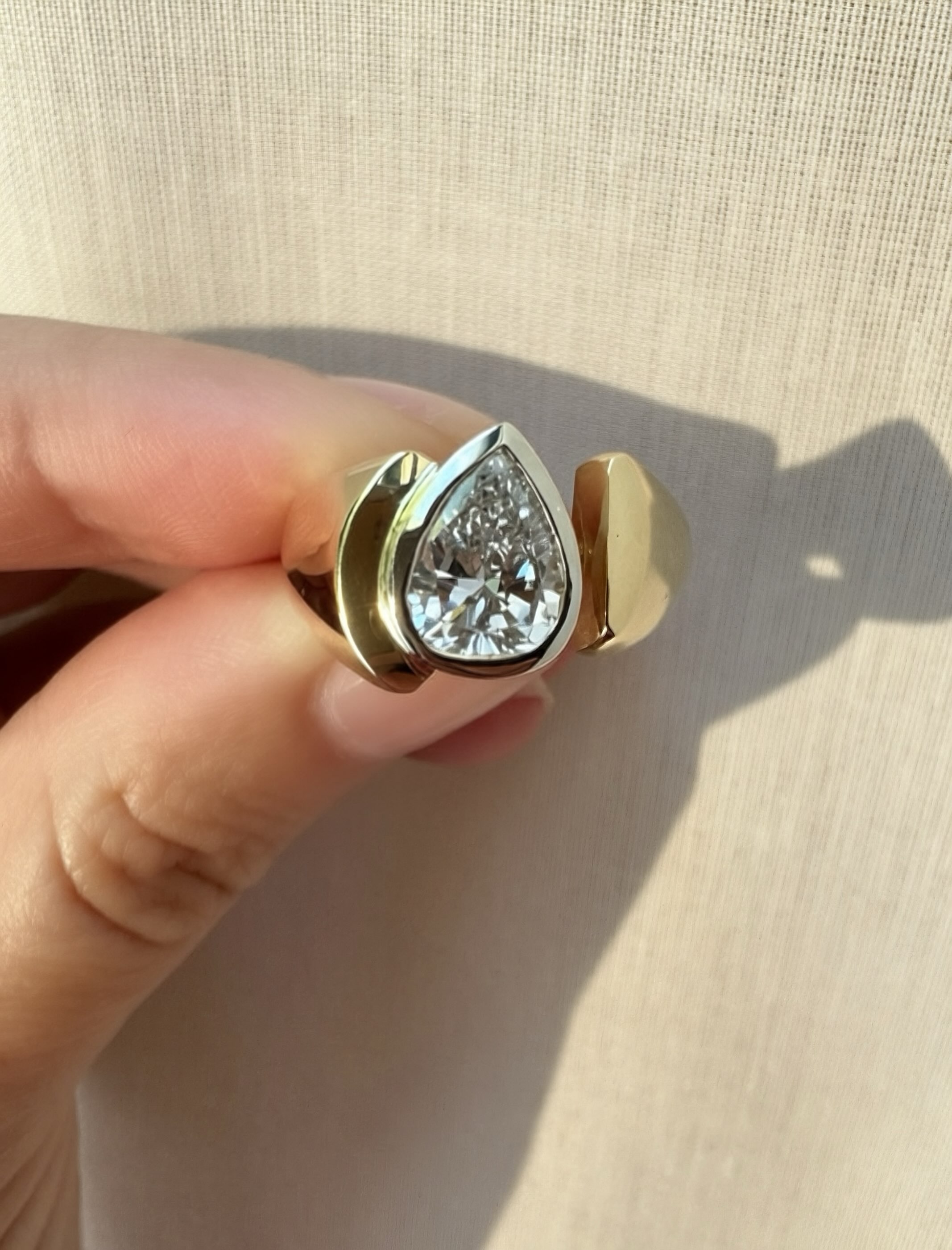 I loved working on this. You know when a project just scratches a creative itch? This was so satisfying to see come to life. My client came to me with her original engagement ring which broke and needed a new setting. She wasn’t totally ready to say goodbye to the old design so we revitalized the old concept and I love how it turned out. Swipe all the way for the before. ✨