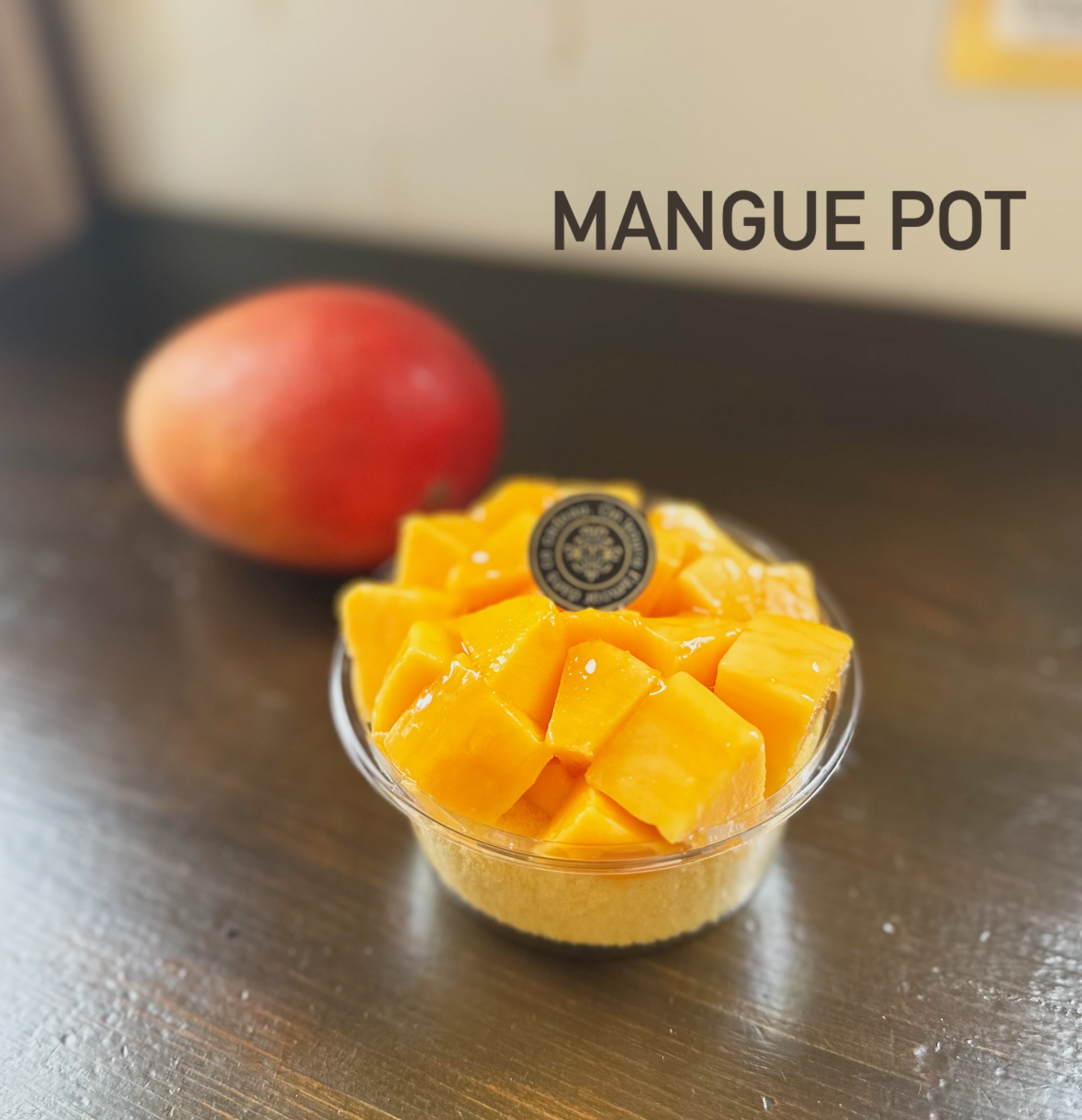 陽月農園の完熟マンゴーを思いっきり味わう
季節限定‼︎
🥭マンゴーポット
Mangue POT
マンゴーのロールケーキの上に
マンゴーを盛り付けました‼︎
御予約承ります!
──────────────────
『Pâtisserie Cuisson』
菓子店🍰 10:00〜18:00
CAFE☕️ 11:00〜17:30(L.O 17:00)
tel☎️: 0475-24-3616
所在地📍: 〒297-0075 千葉県茂原市押日417-51