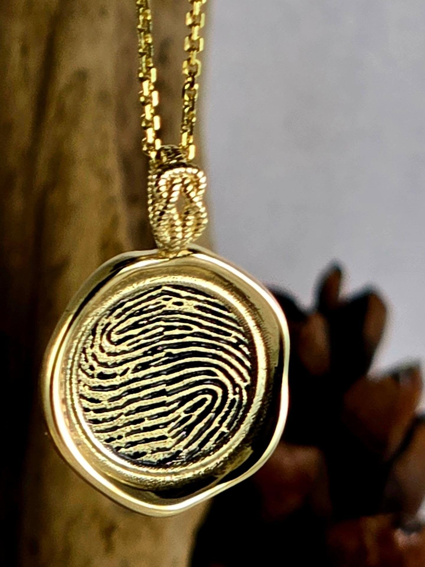 Motherhood moves quickly. The years somehow feel long while you are living them, and gone the moment you look back.
This custom Forever-with-You pendant was made for a mother who wanted to carry her two babies close; their fingerprints, holding hands together, in solid gold.
#josannemark #foreverwithyou ou #sentimentaljewellery #customjewelry #fingerprintjewellery