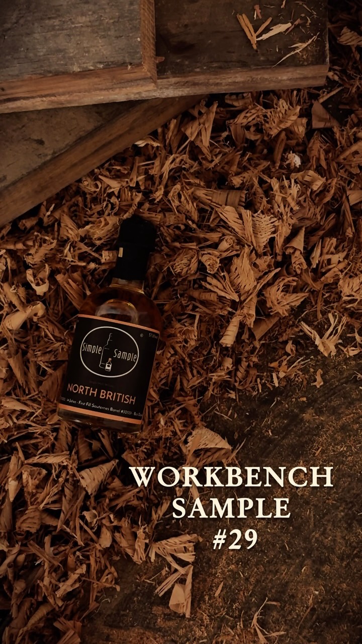 Heute liegt mal ein Grain Whisky auf der Werkbank: North British 2007/2022 von Best Dram, 14 Jahre alt, mit 1st Fill Sauternes Finish und 57,6% Vol.
Grain Whiskys stehen eher im Schatten der Single Malts und ich hab sie auch nicht wirklich auf dem Schirm. Umso spannender, wenn eine Abfüllung zeigt, welches Potenzial in dieser Whisky-Kategorie steckt.
Das Sauternes-Fass bringt Honig, Vanille und Trockenfrüchte mit, dazu eine angenehme Cremigkeit und eine feine Tanninstruktur. Insgesamt wirkt der Dram rund, ausgewogen und überraschend charaktervoll.
Ist Single Grain underrated?
#northbritish #singlegrain #sauternescask #whiskyde #tastingnotes
Unbezahlte Werbung wegen Markennennung. Alkohol nur ab 18 und bitte verantwortungsvoll in Maßen genießen.
Musik: „Inspiring Inspirational Background Music“ by SigmaMusicArt (Pixabay).